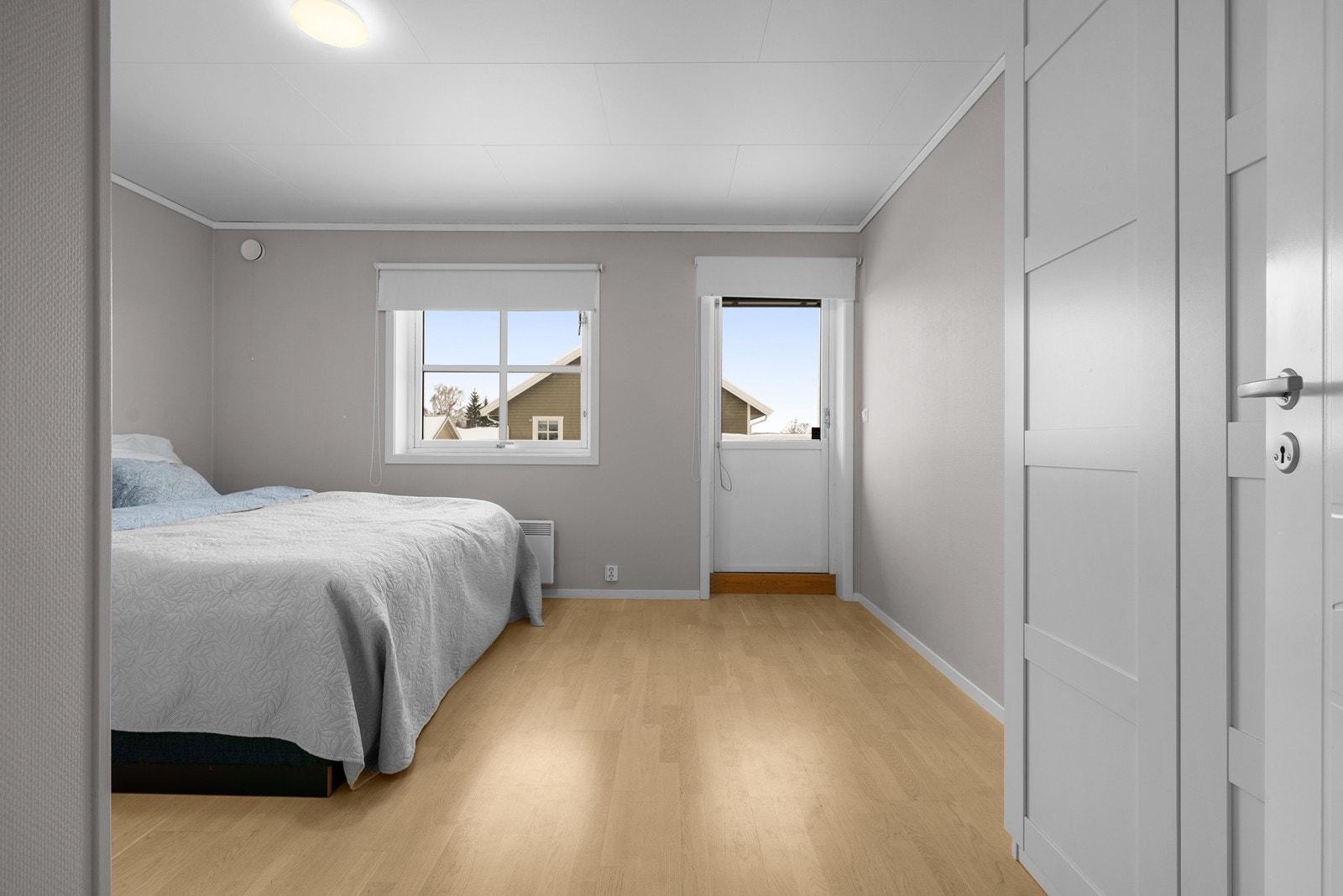 Et av soverommene har direkte utgang til en privat balkong på 12 m². Galleribilde