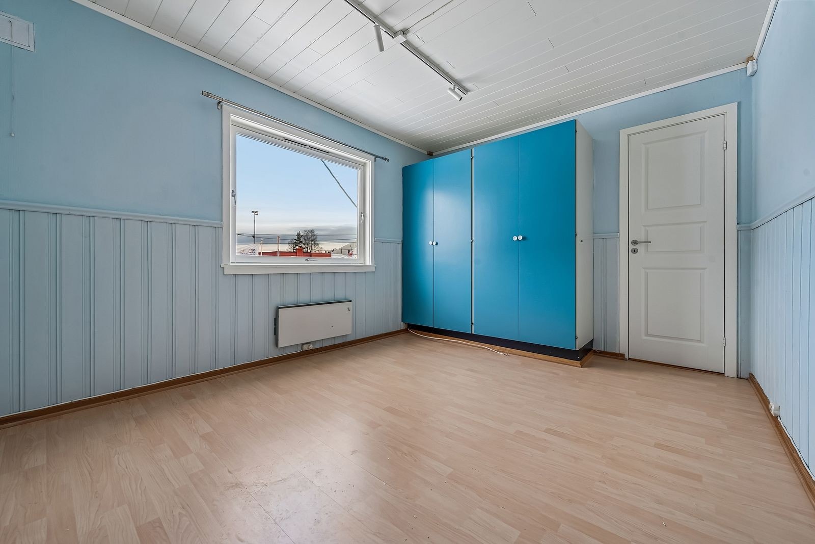 Inngang til bad fra hovedsoverom. Galleribilde