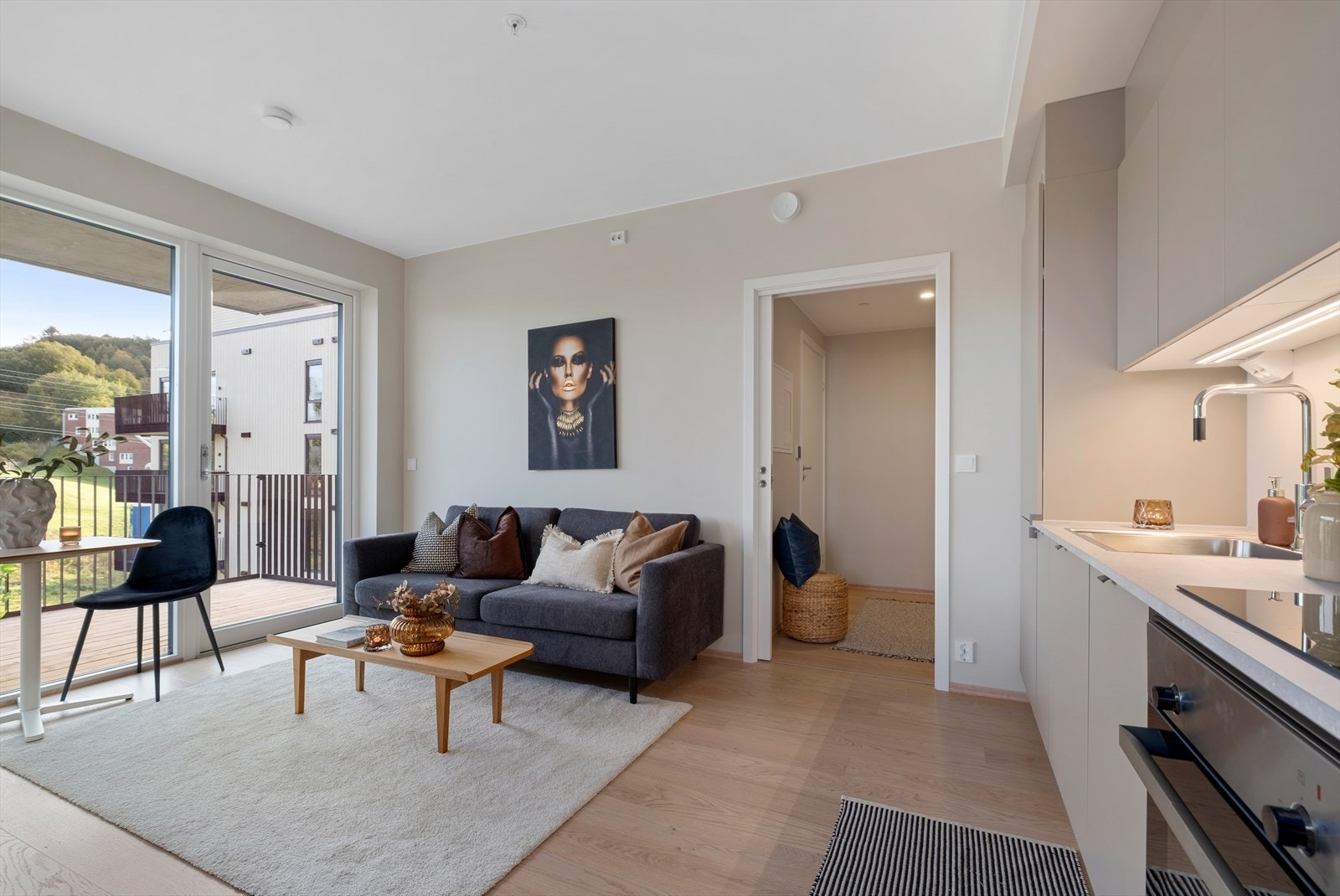 Leiligheten holder en god standard med bl.a. 1-stavs parkett og vannbåren gulvvarme. Galleribilde