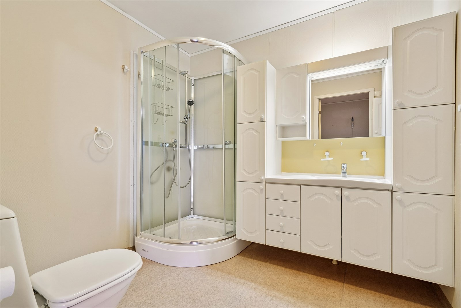 Baderommet med innredning Galleribilde