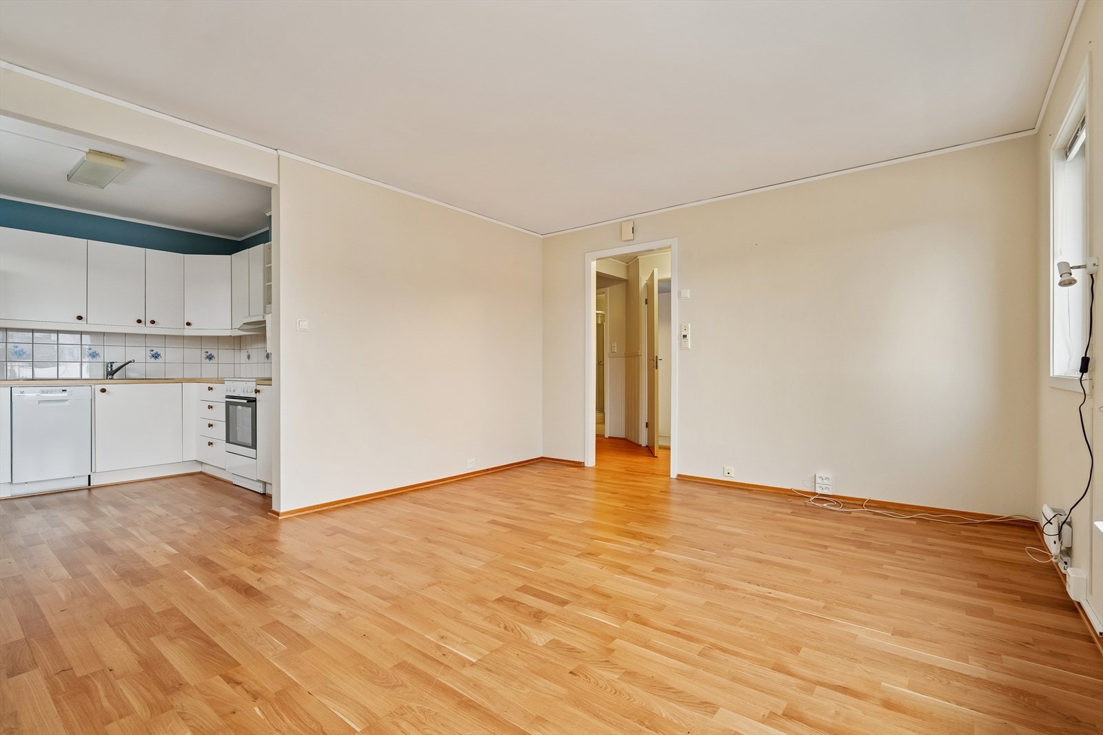 Stuedel med åpen løsning mot kjøkkenet Galleribilde