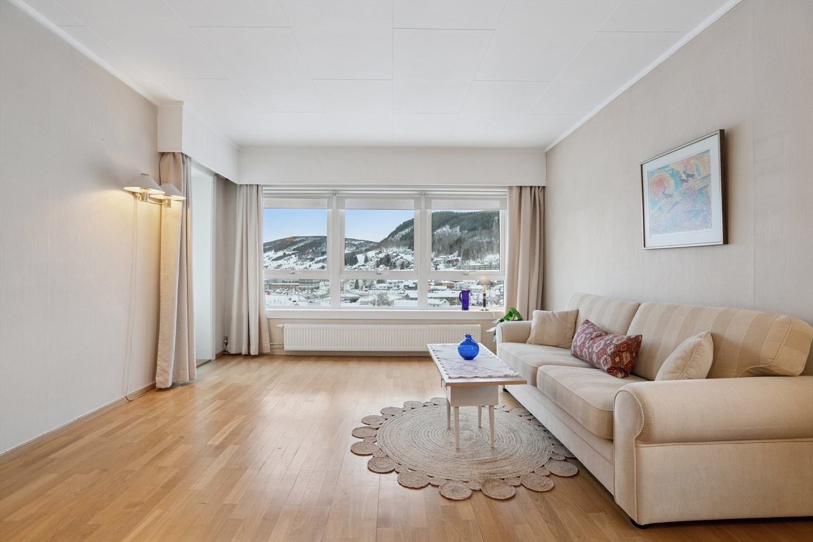 Fra stuen er det utgang til egen balkong Galleribilde