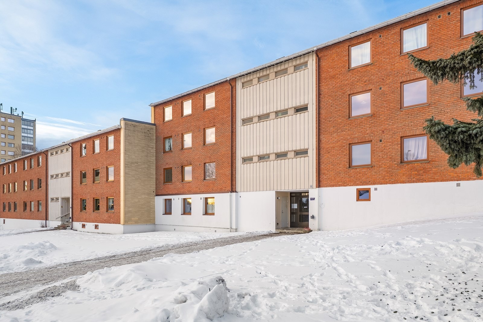 Dette er en attraktiv 2-roms leilighet beliggende i en høy 1. etasje. Galleribilde