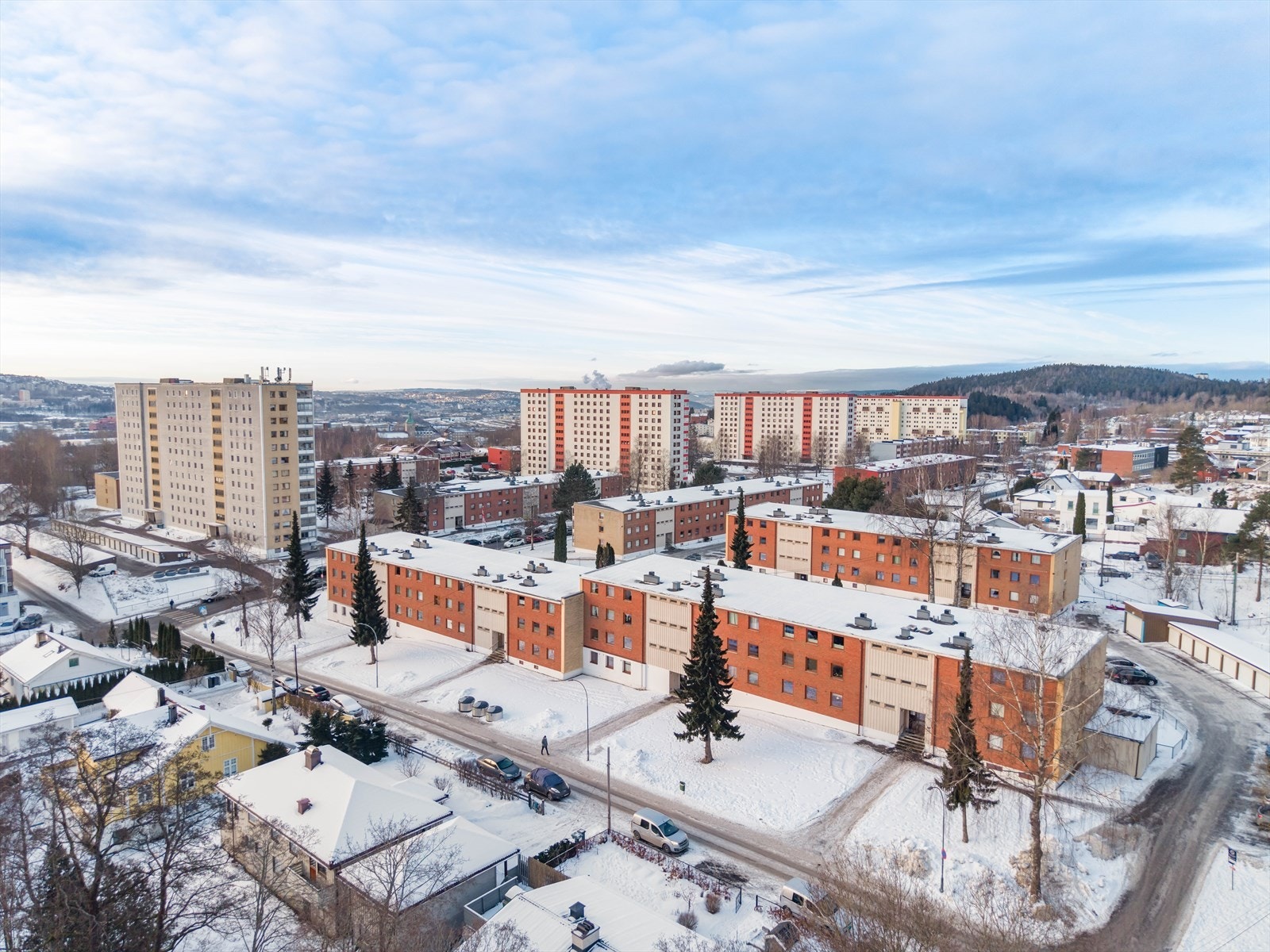 Eiendommen har en attraktiv og sentral beliggenhet på Rødtvet i Oslo kommune. Nærhet til et bredt spekter av fasiliteter og servicetilbud. Galleribilde