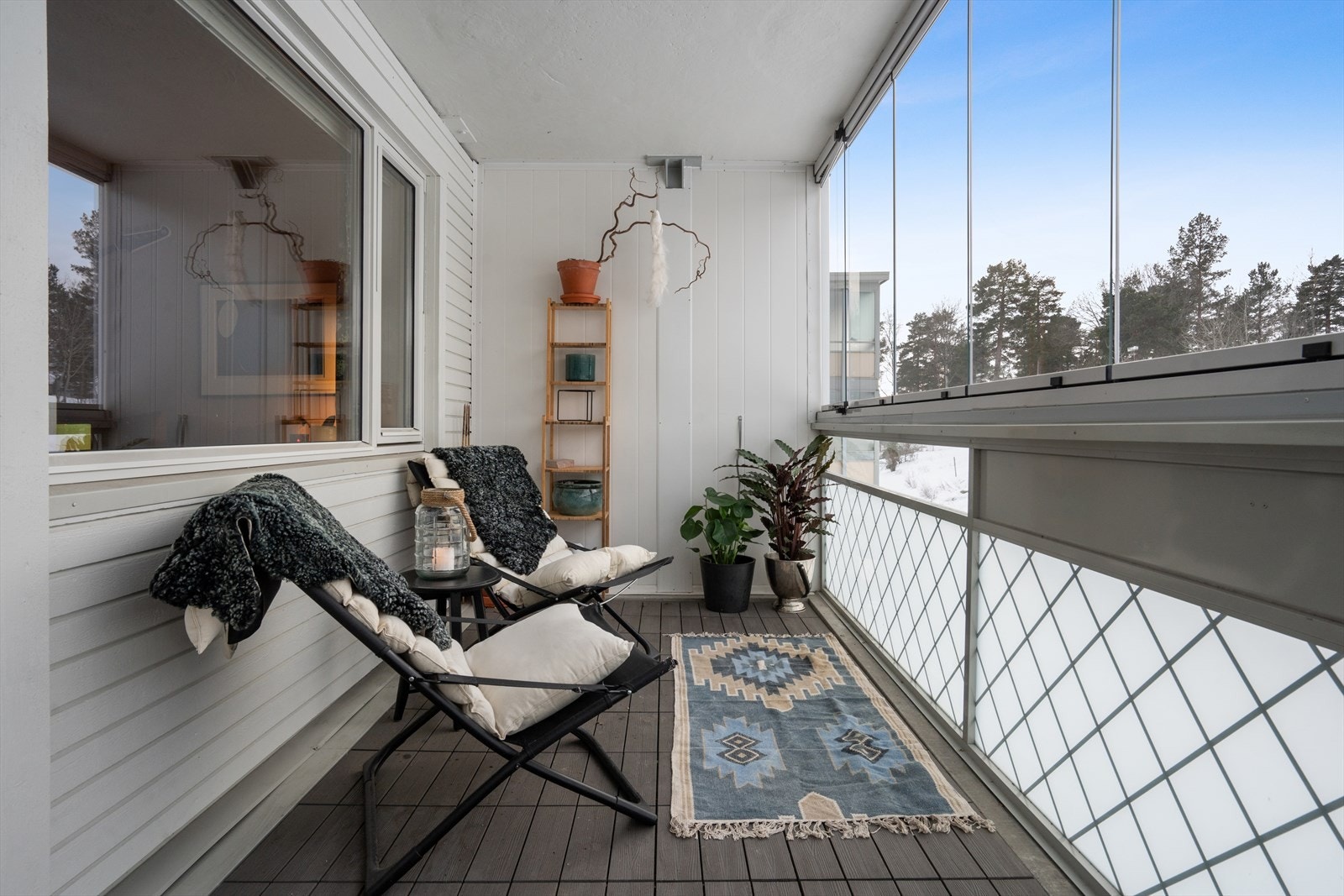 Her kan du utnytte plassen gjennom store deler av året - en ordentlig forlengelse av stuen. Galleribilde
