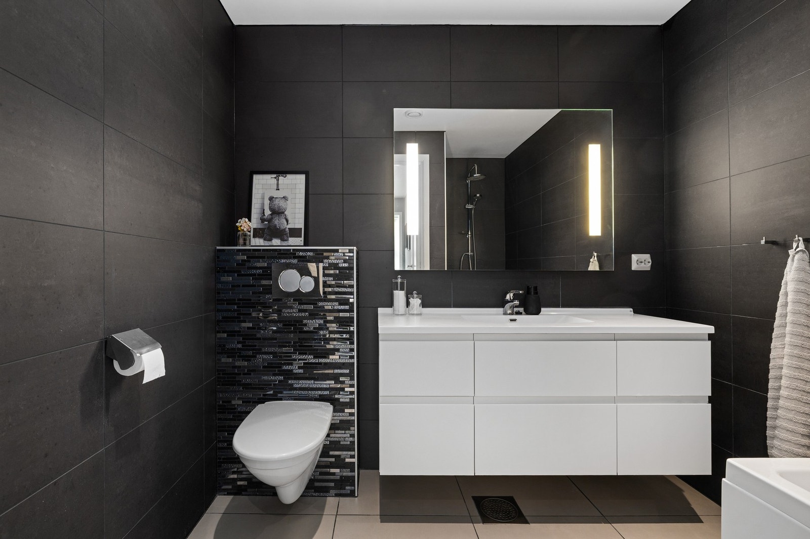 Pent bad med moderne utseende og tidsriktige farger Galleribilde