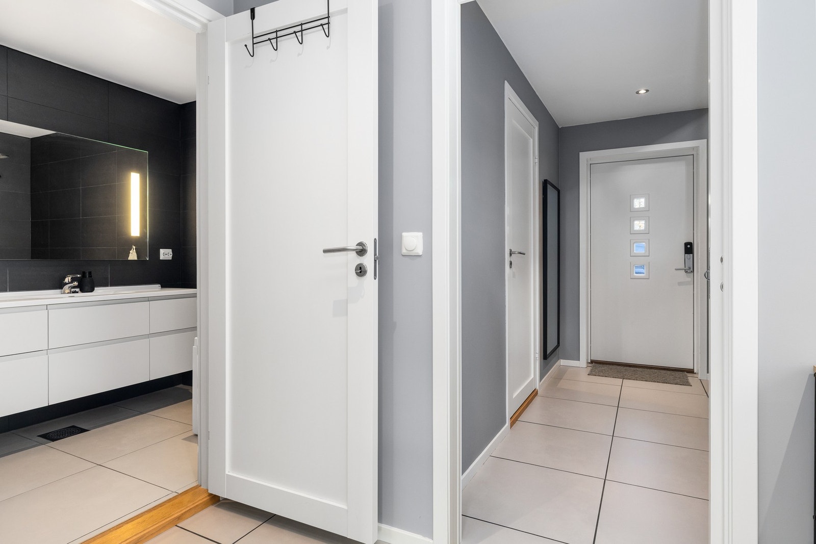 Spotter i taket gangen Galleribilde