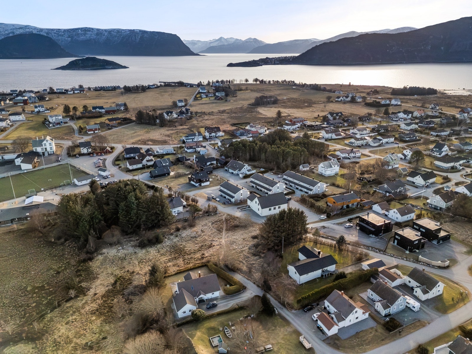 Dronefoto av område Galleribilde
