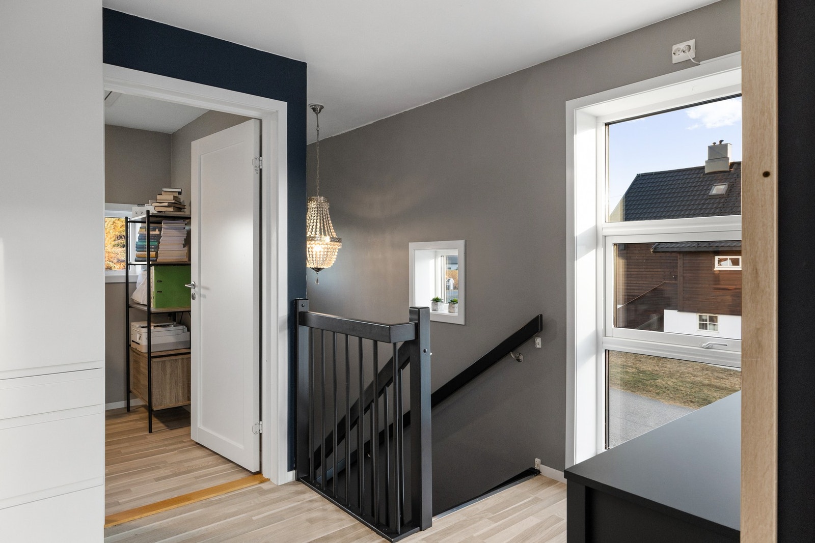 Trappegang og adgang til soverom/kontor Galleribilde