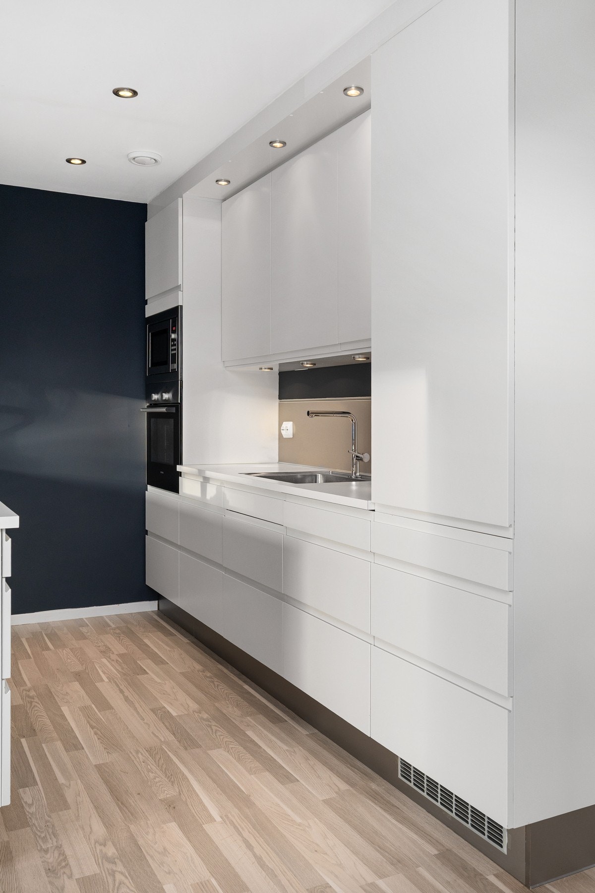 Legg merke til spottene i taket Galleribilde