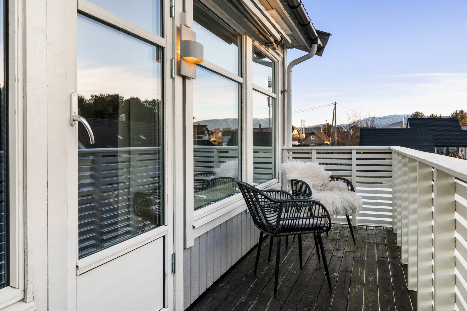 Koslig veranda som er sørvest vendt med gode solforhold Galleribilde