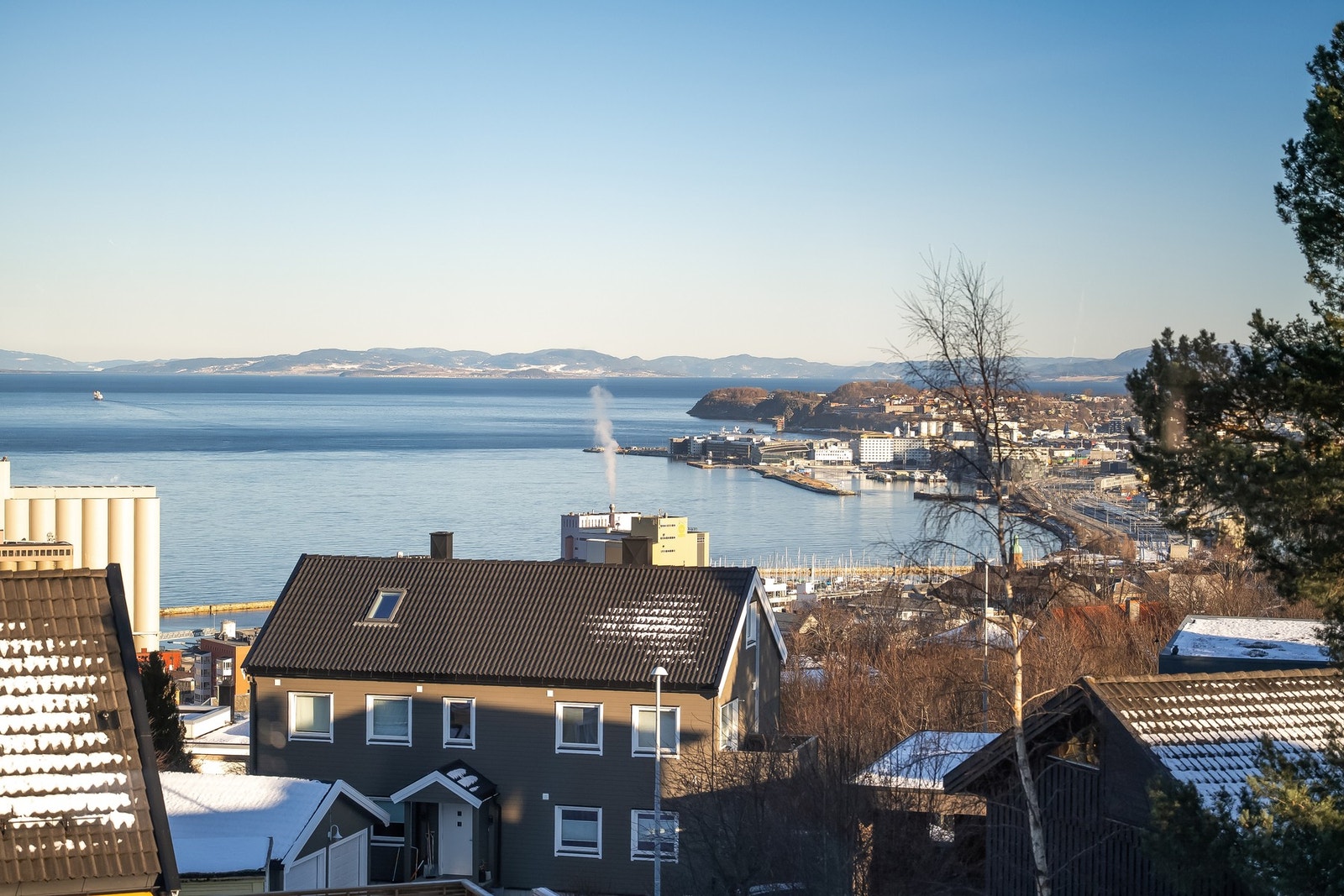 Her ser man også mot Frosta og Fosenalpene. Galleribilde