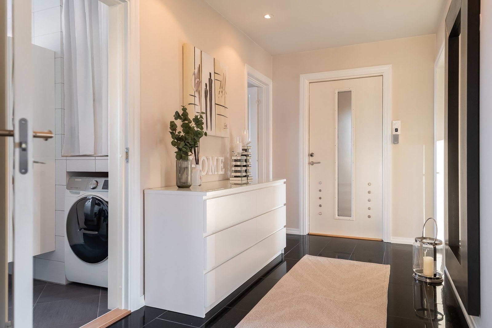 Romslig gang på 8,5 kvm. Galleribilde