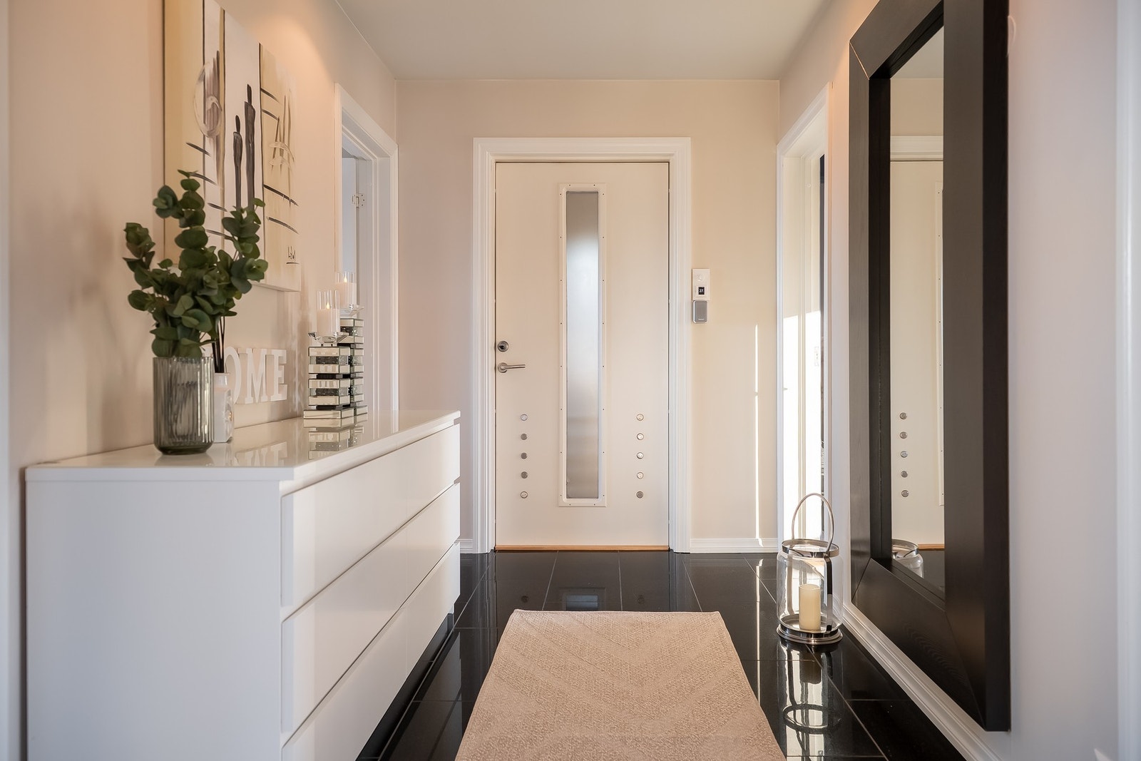 God plass til oppbevaring av ytterklær og sko. Galleribilde