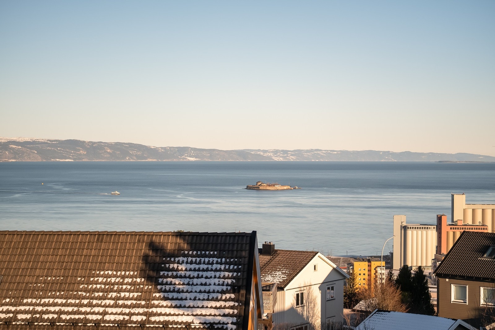 Flott utsikt mot Munkholmen. Galleribilde