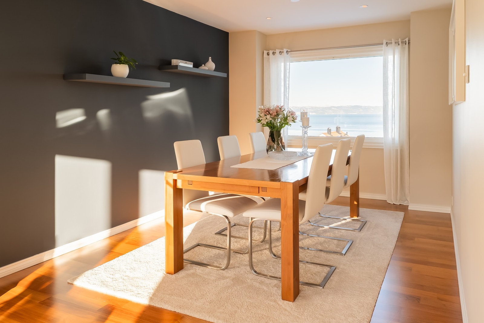 Stuen er totalt 37,7 kvm. Galleribilde