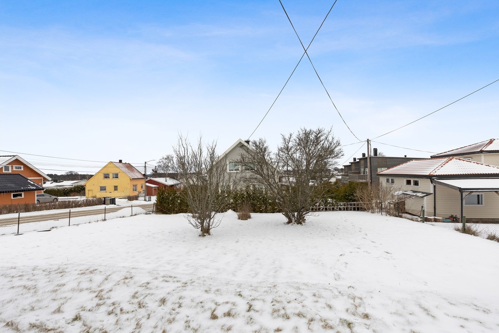 Her har du en flott tomt på ca 717m² med mye potensiale. Galleribilde