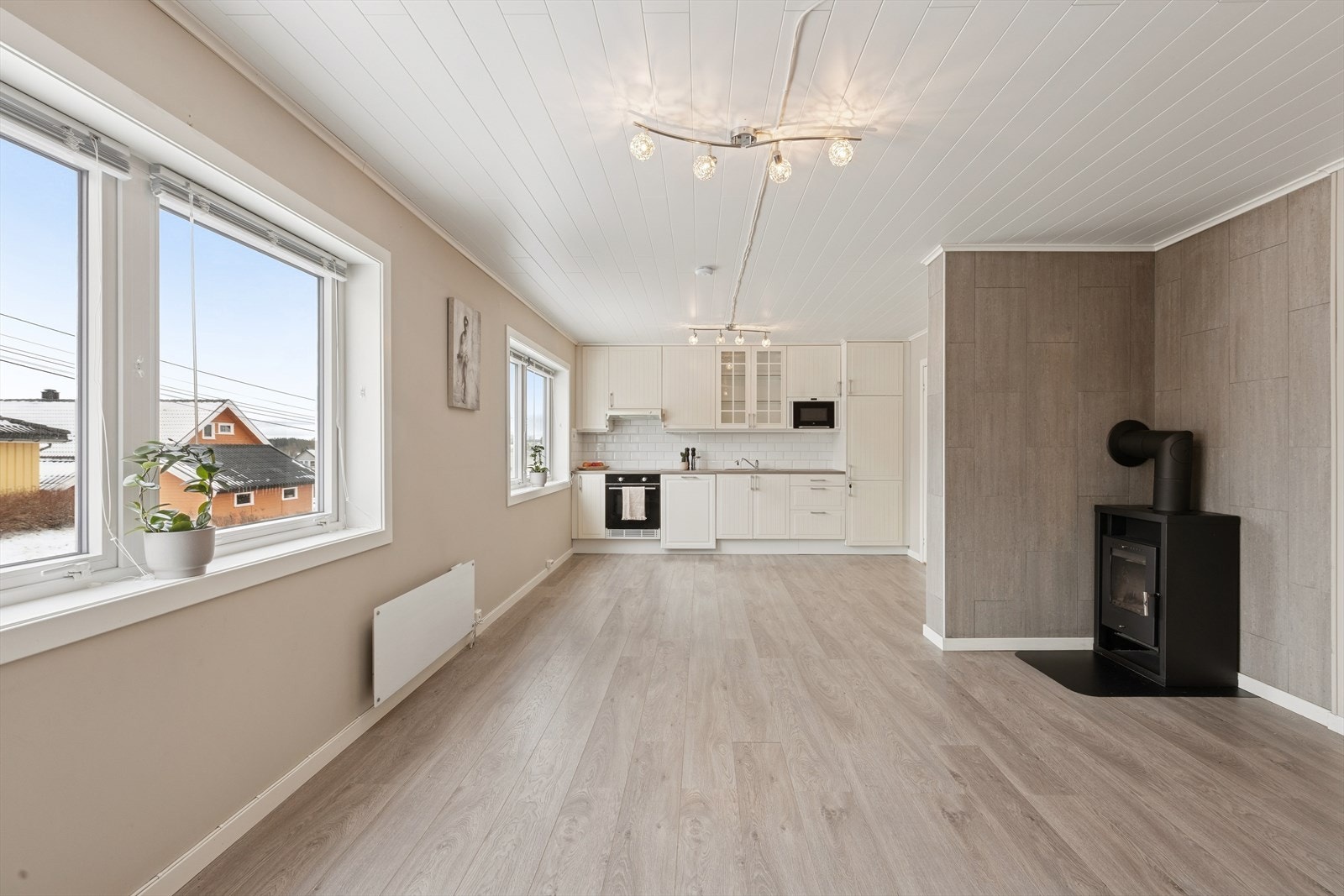 Den store stuen har en god planløsning som gir deg flere innredningsmuligheter. Galleribilde