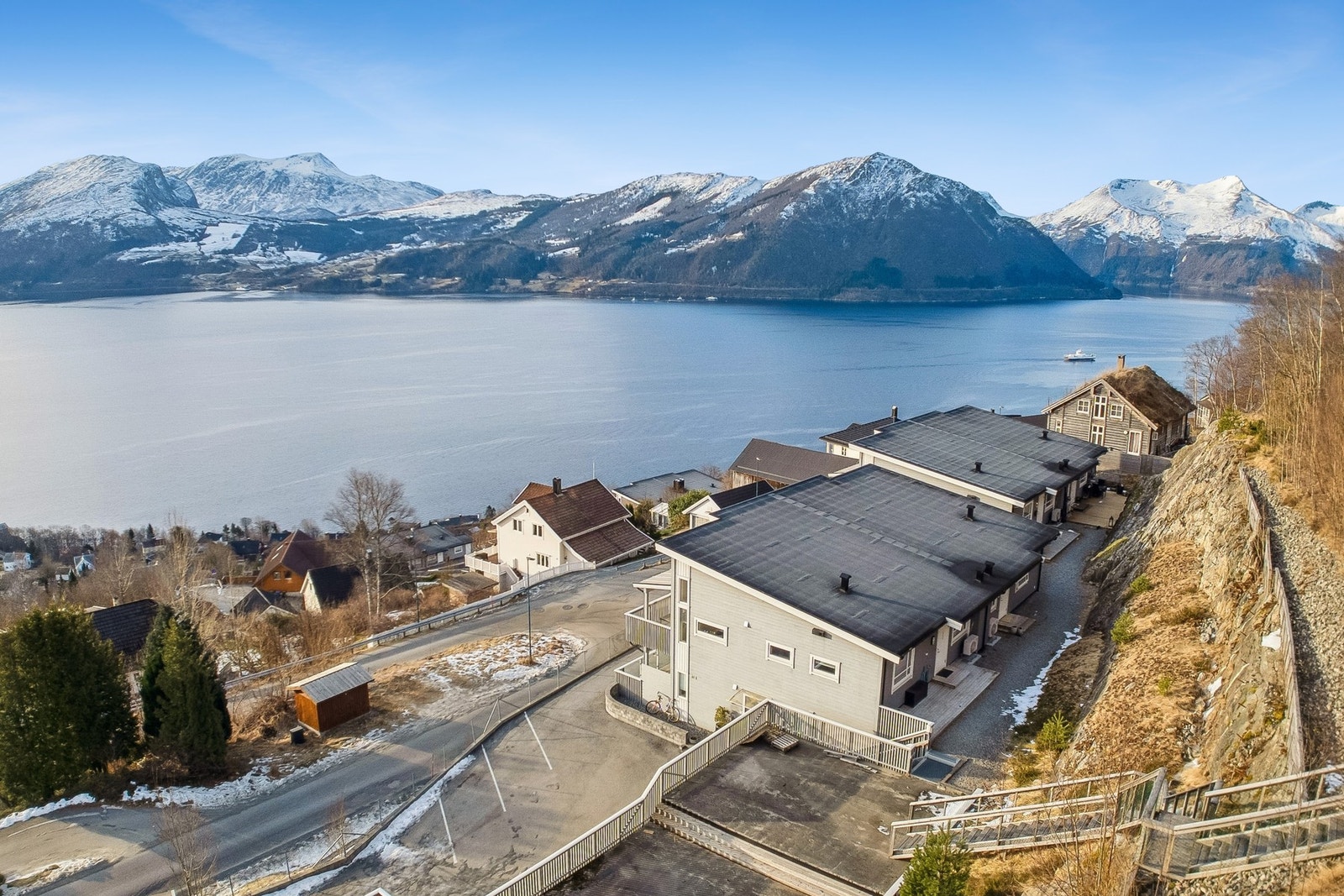 Fra eiendommen er det kort vei til flere flotte turmuligheter i nærområdet. Galleribilde