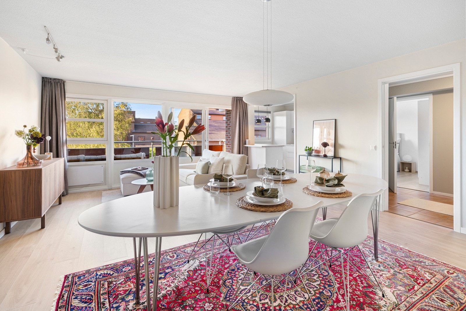 De nøytrale fargevalgene gjør det enkelt å tilpasse interiøret etter egen stil og smak. Galleribilde