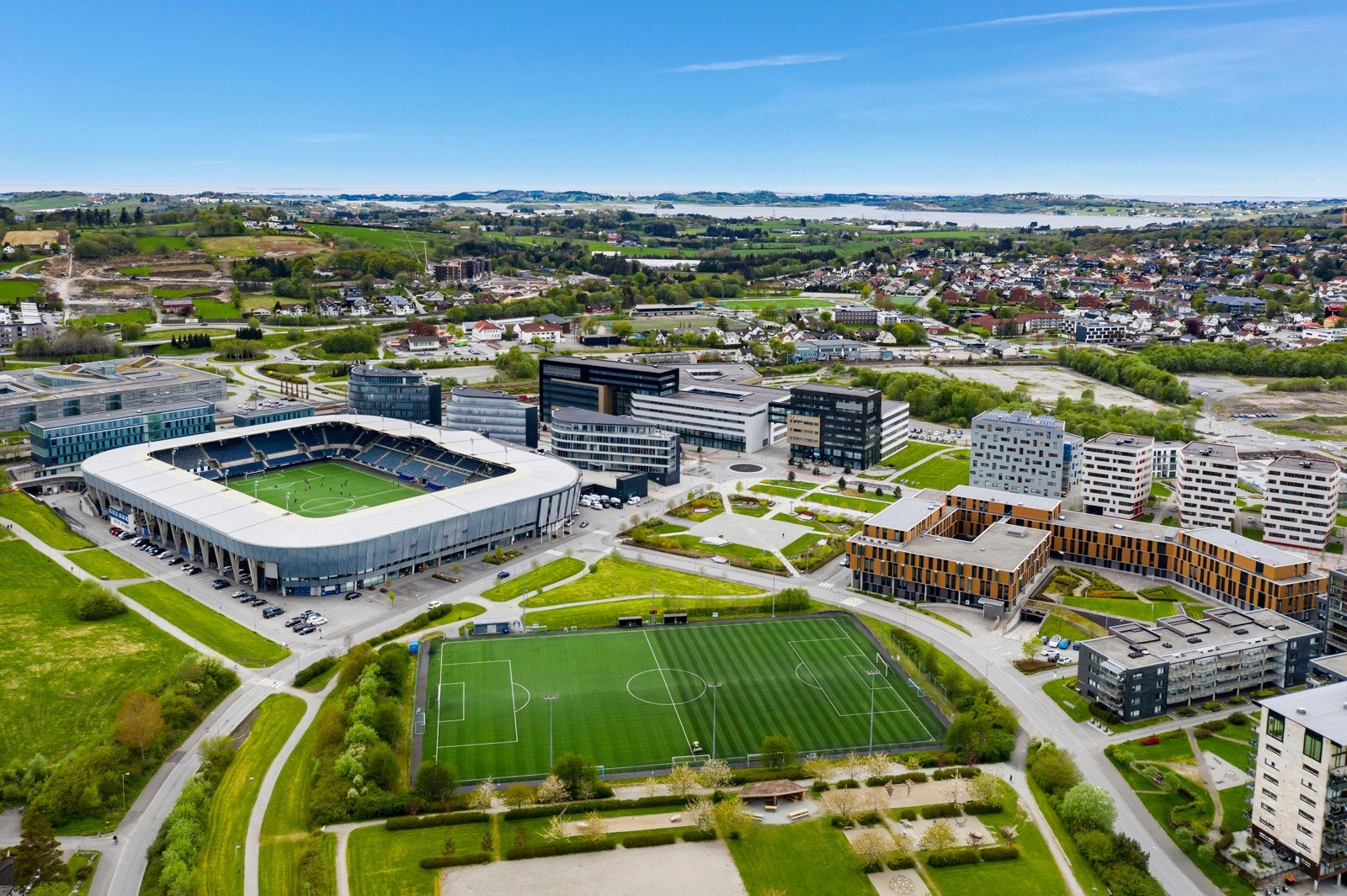 Det flotte området ligger rett ved sjøen og Lyse Arena/Viking stadion. Galleribilde