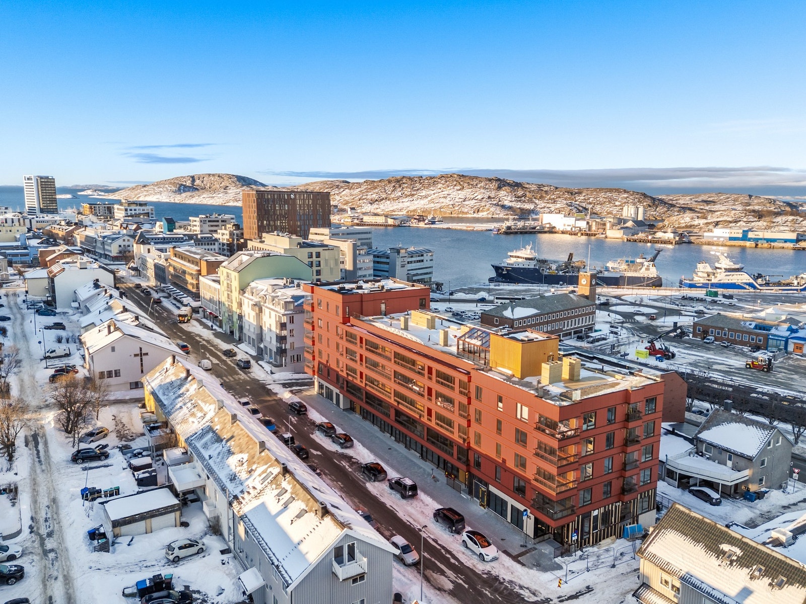 Bygget ligger sentralt til, men samtidig tilbaketrukket fra den travelste bykjerna Galleribilde