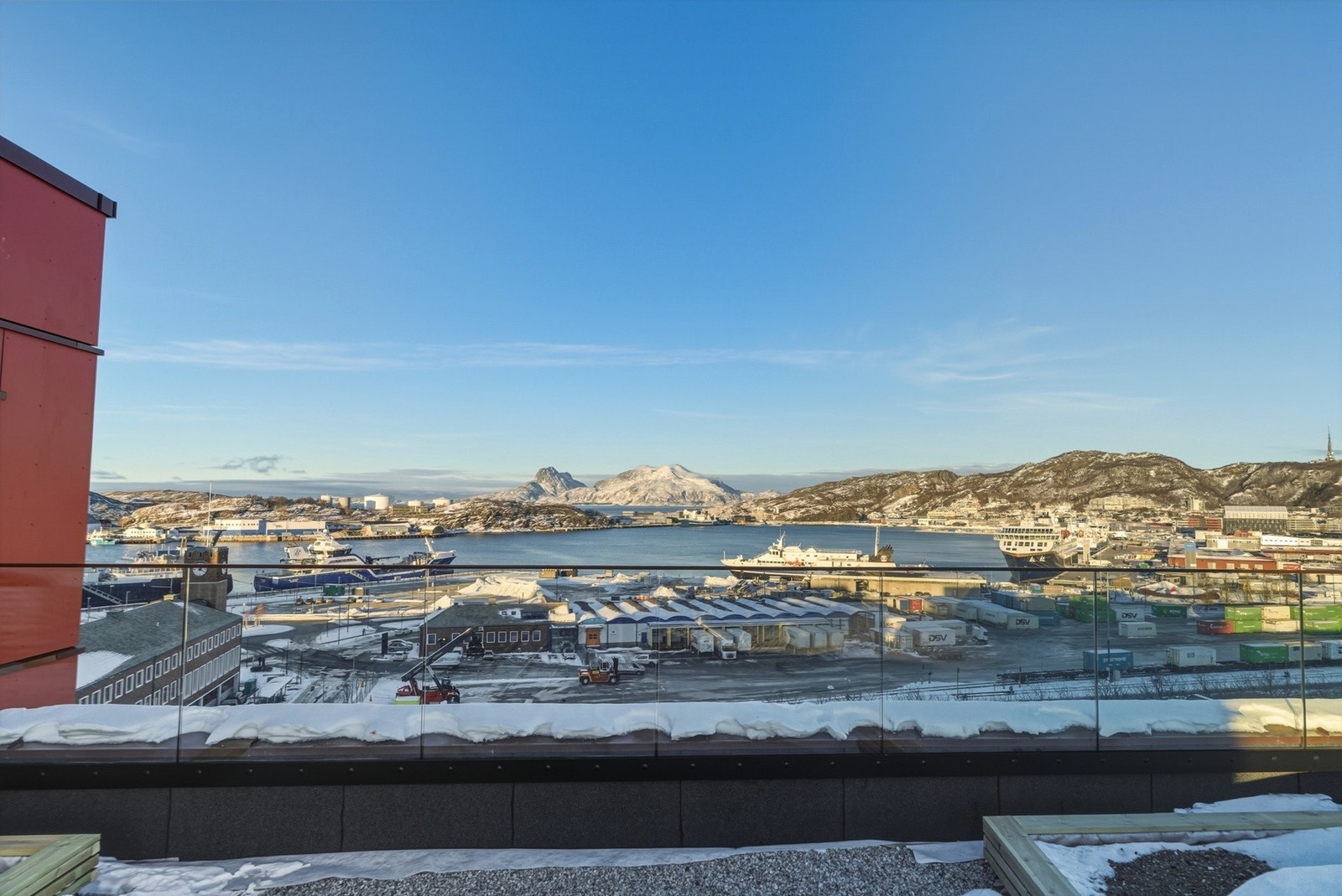 Felles takterrasse hvor man kan følge solen fra morgen til kveld Galleribilde