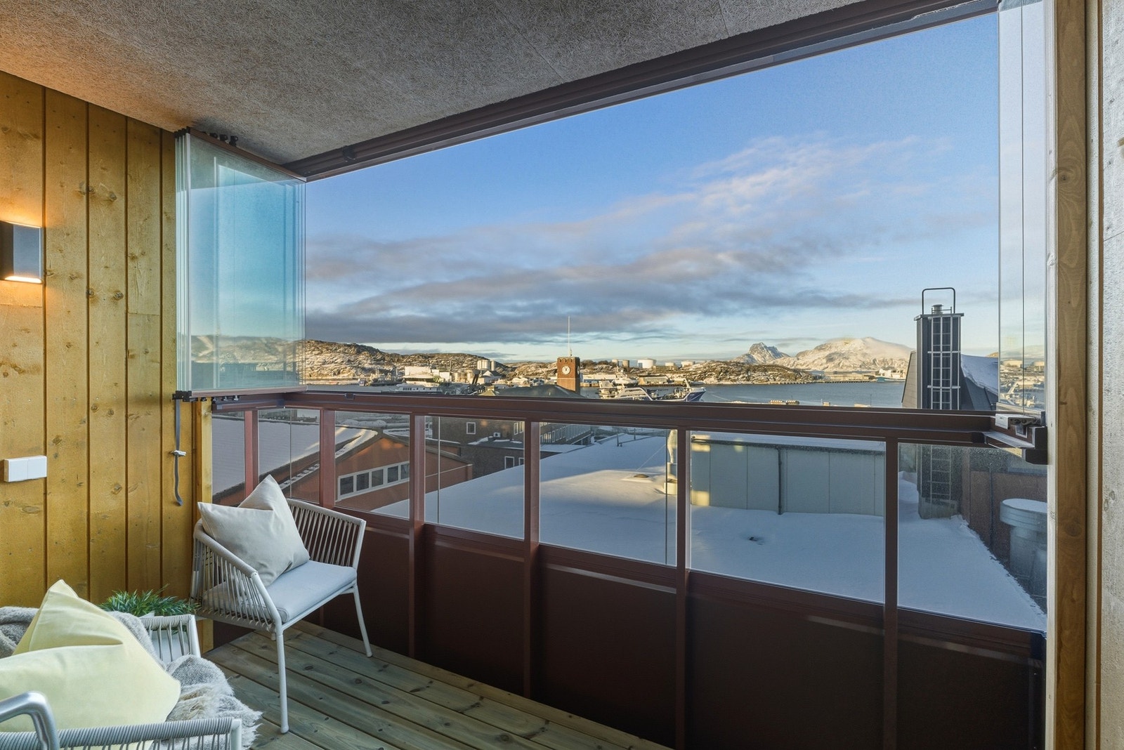 Innglasset balkong med praktfull utsikt Galleribilde