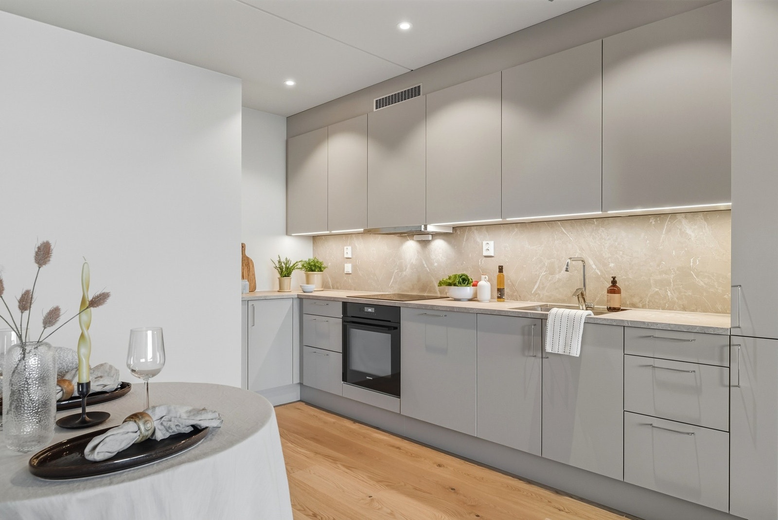 Kjøkkenet er påkostet med diverse tilvalg Galleribilde