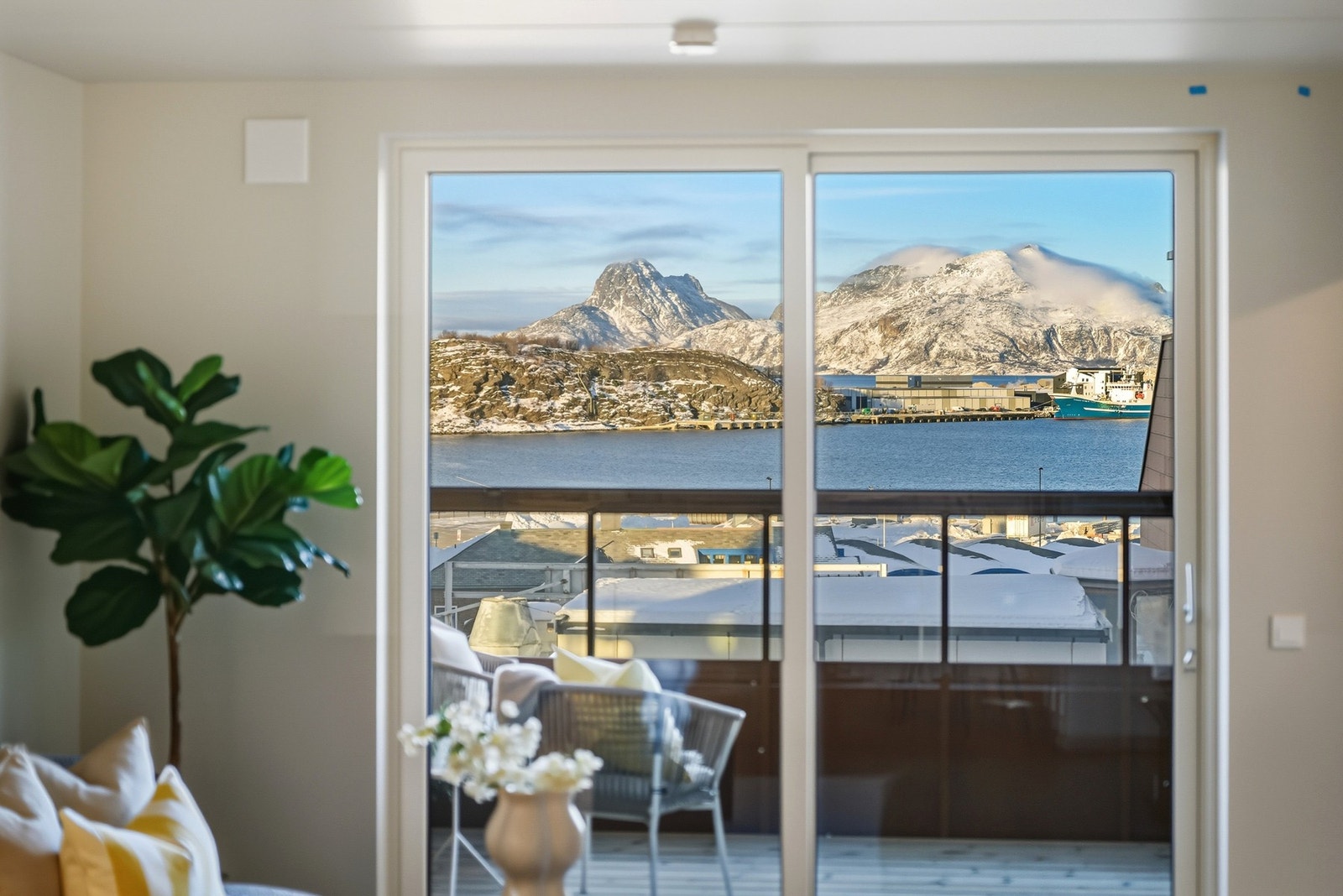 Flott utsikt mot Landegode Galleribilde