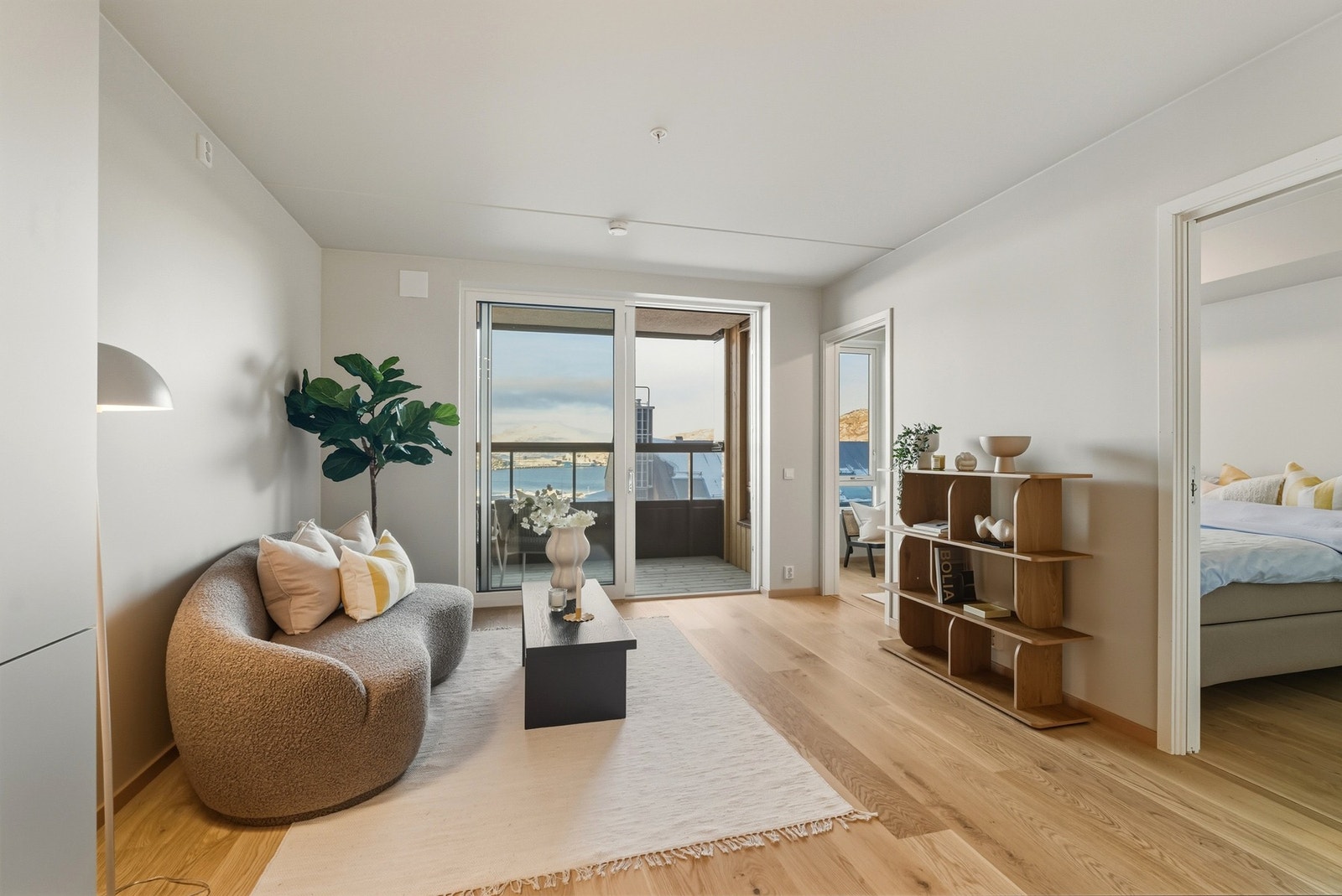 Leiligheten er helt ny og har gjennomgående god standard med moderne overflater. Galleribilde