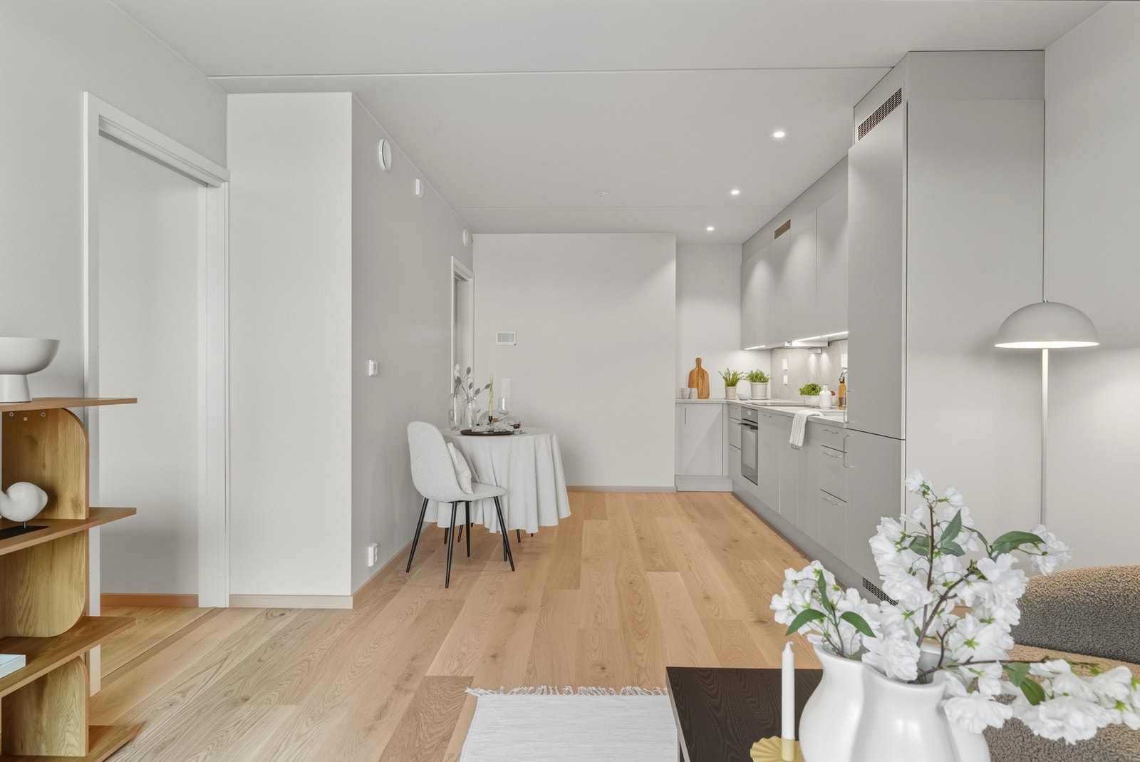 Det er plass til spisegruppe i tilknytning til kjøkken Galleribilde