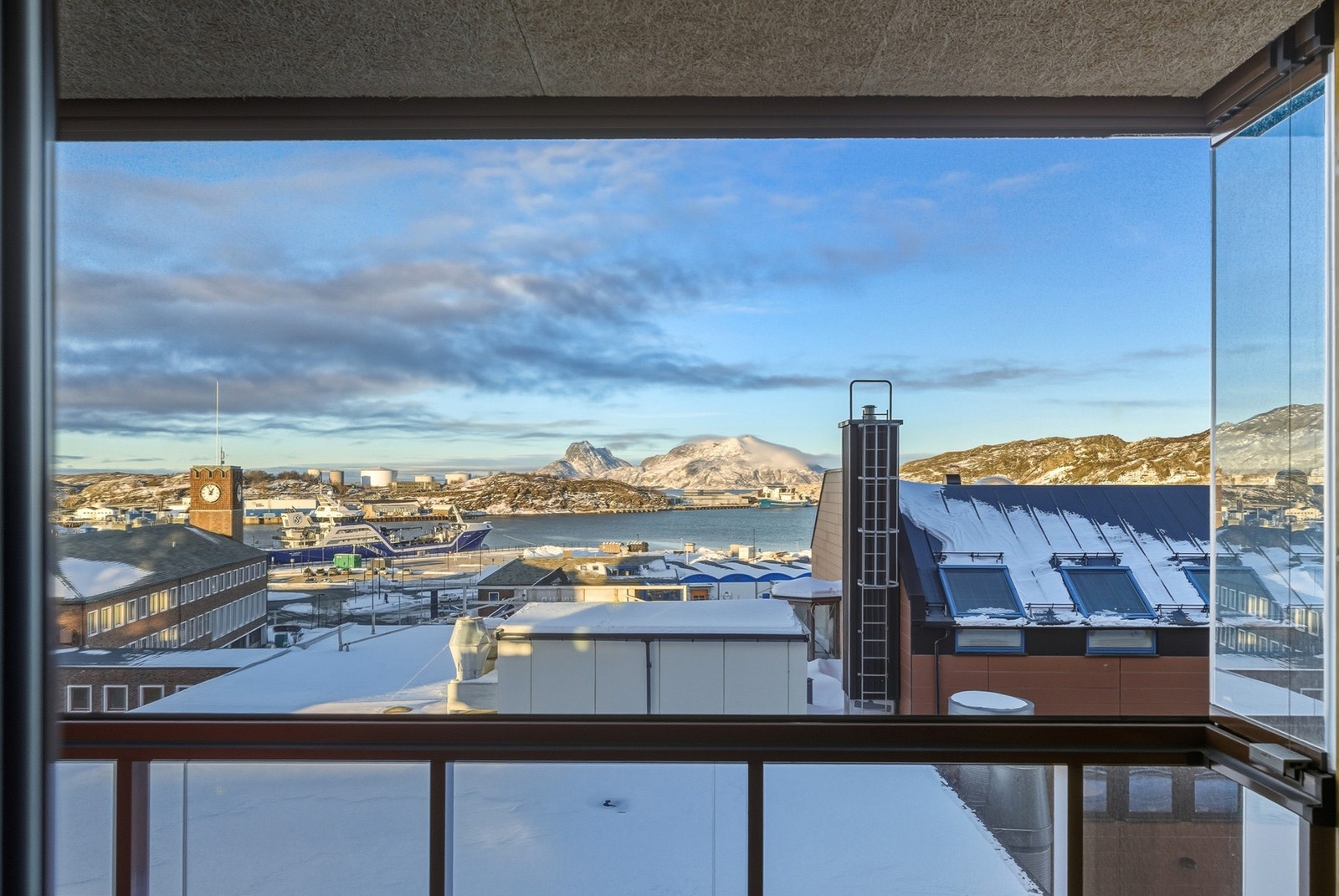 Innglasset balkong med flott utsikt Galleribilde