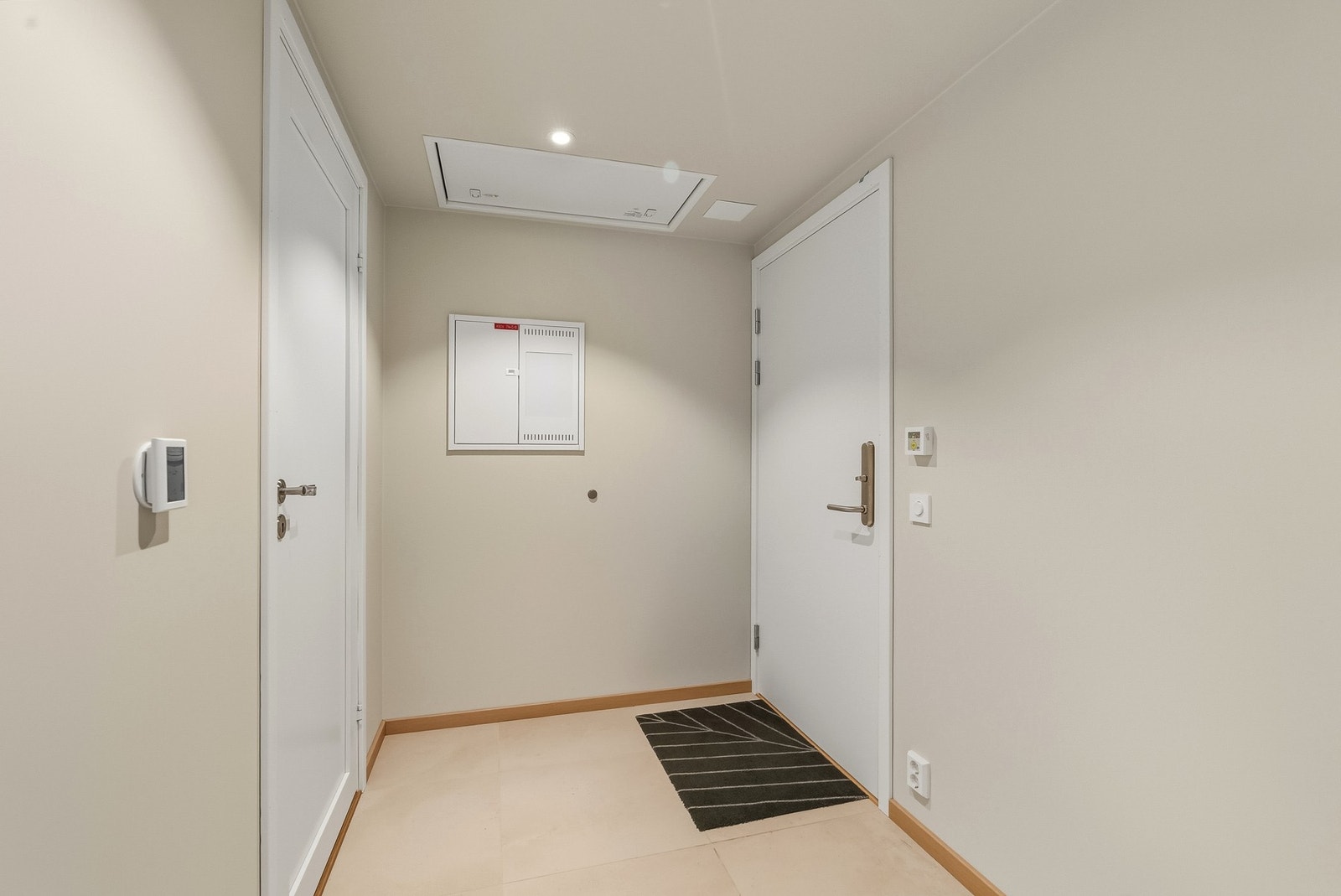 Velkommen inn! - Entré med vannbåren varme i gulv Galleribilde