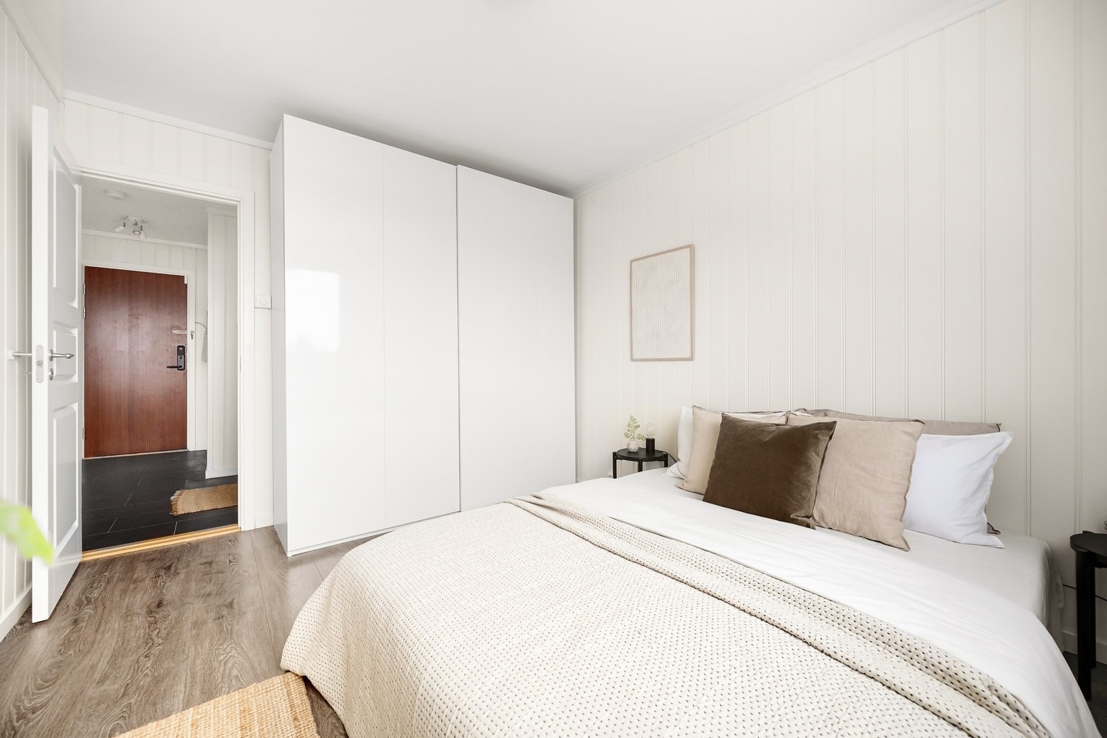 Garderobeløsning på en vegg Galleribilde