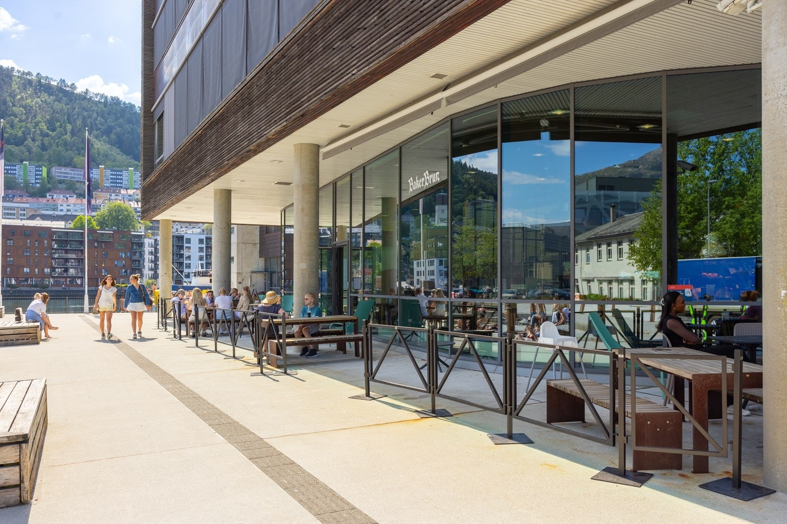 Her bor du med gangavstand til BI, UiB, HVL, treningssenter, kollektivtransport og Bergen sentrum. Galleribilde