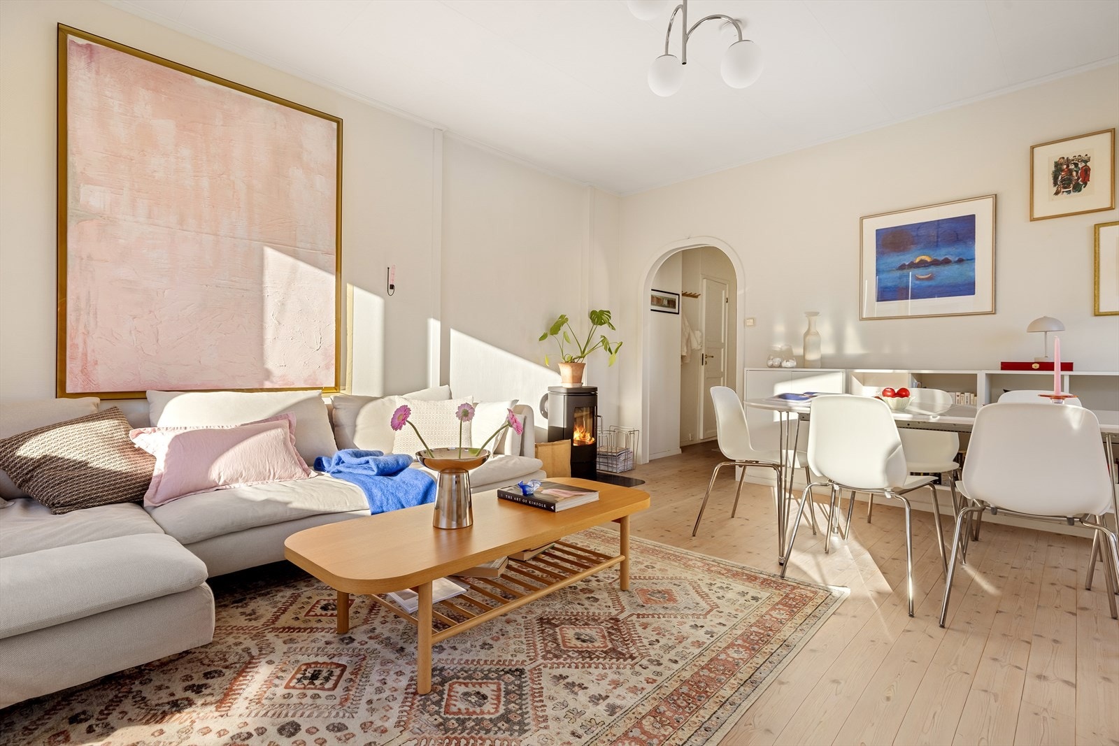 Legg merke til den vakre buen som som gir en lun, harmonisk romfølelse med tydelig bygårdssjarm. Galleribilde