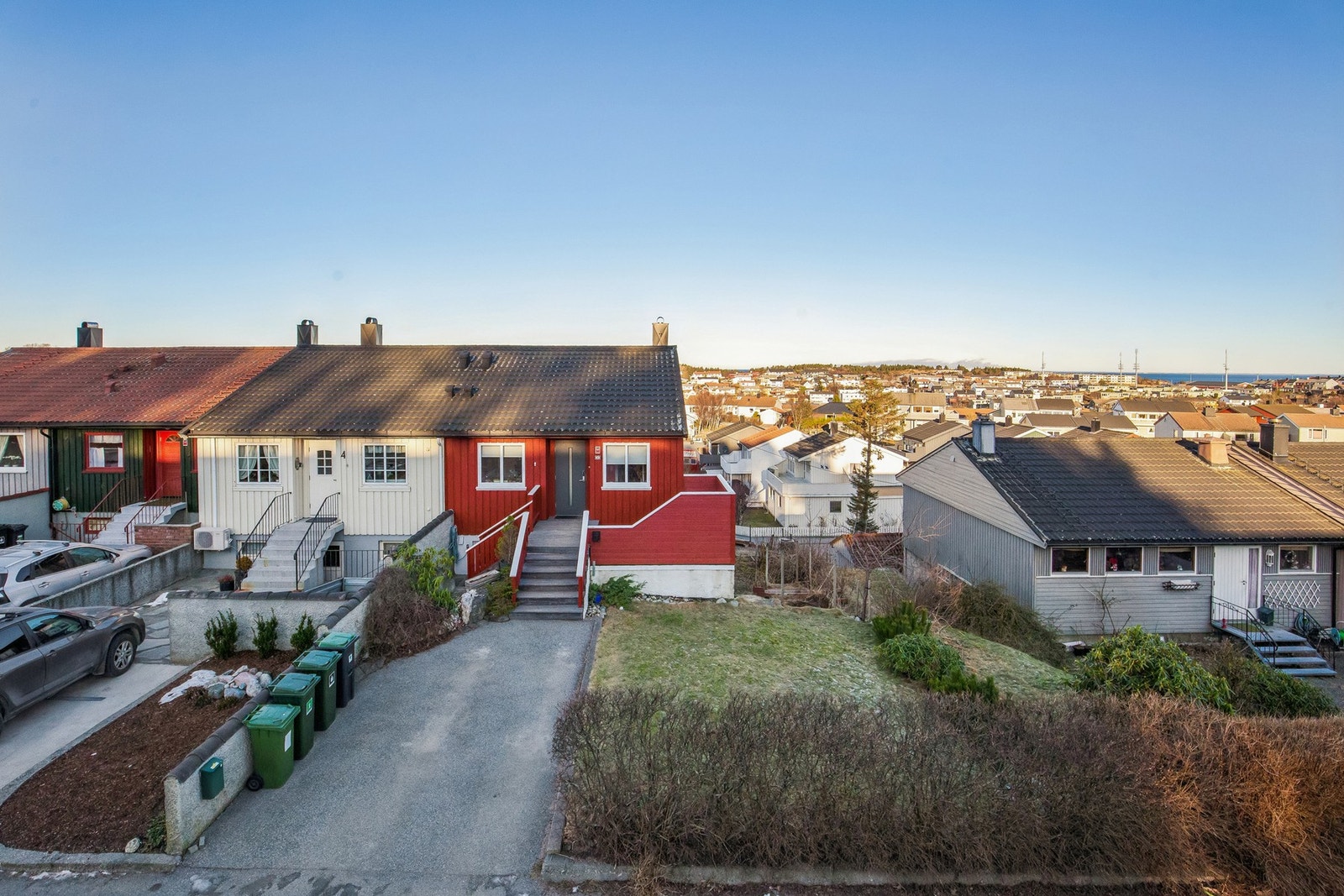 Parkering på egen tomt og felles oppstillingsplass Galleribilde