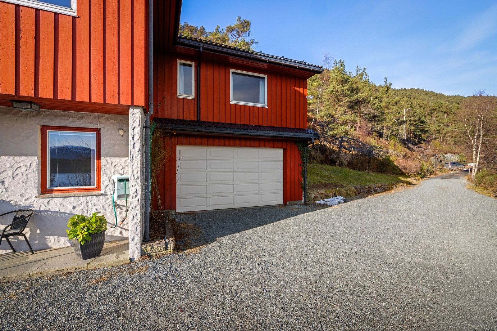 Det er privat stikkvei til offentlig vei. Felles forpliktelser Galleribilde