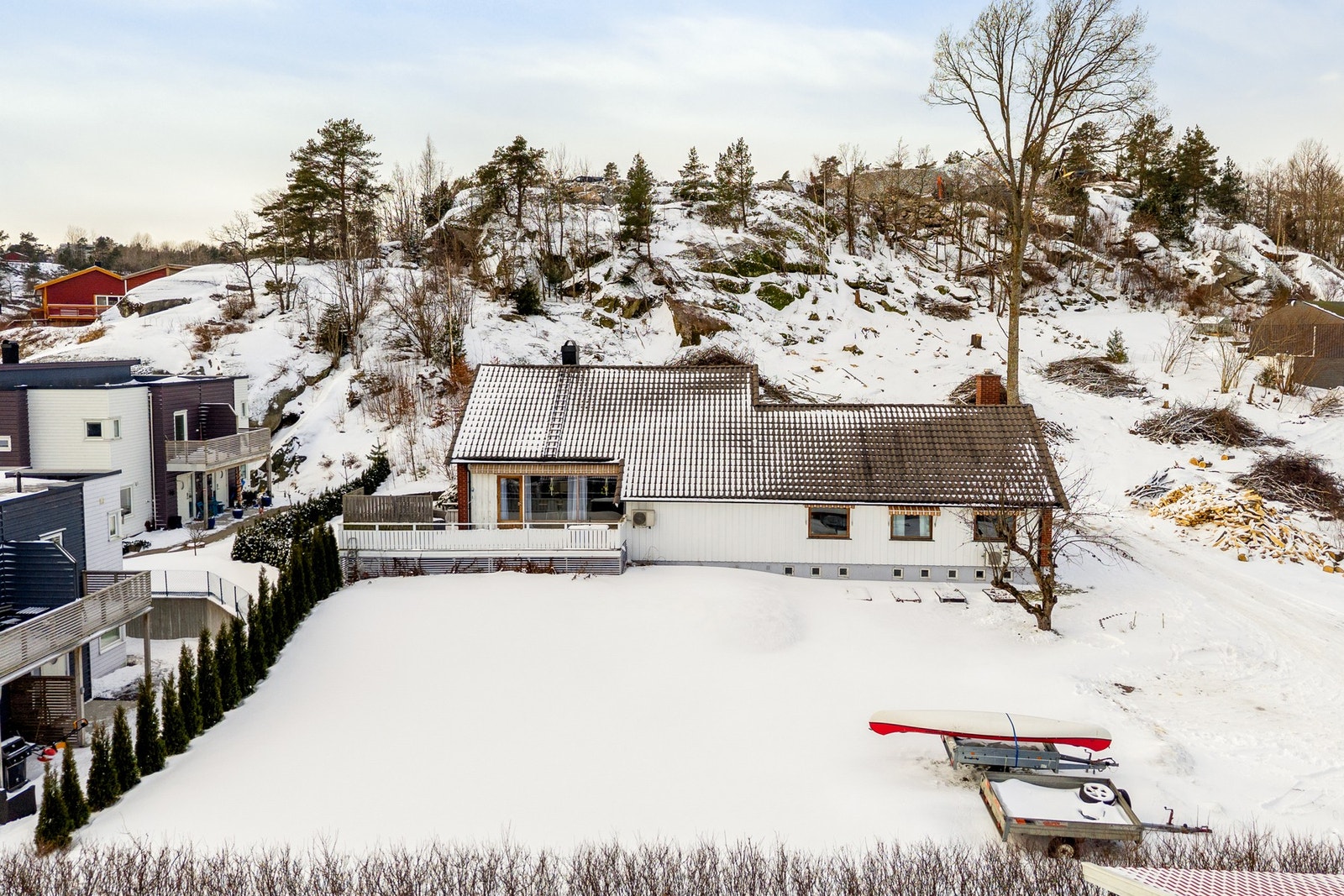 Stor og innholdsrik enebolig med solide leieinntekter Galleribilde