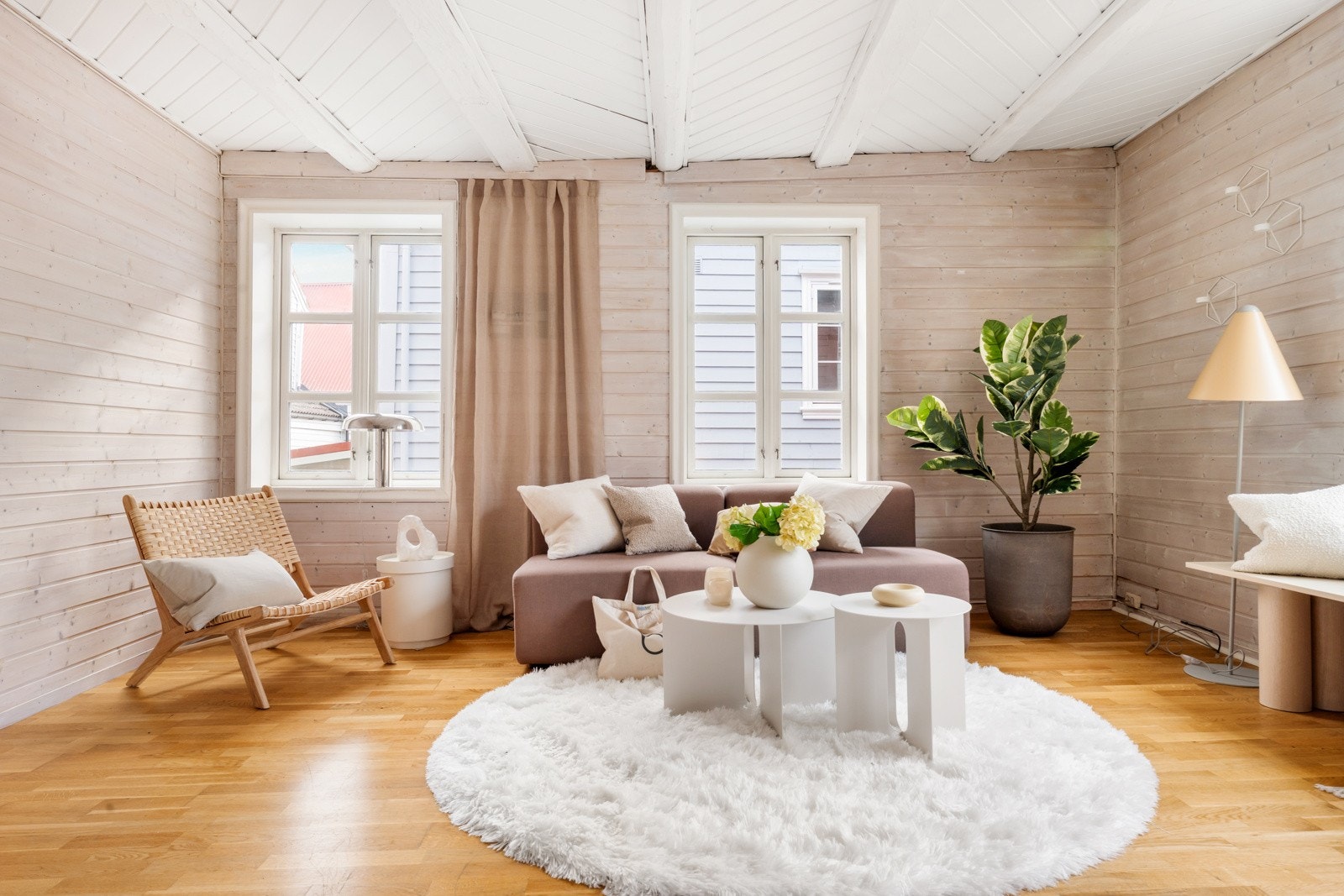 Godt lysinnslipp fra sør og vest Galleribilde