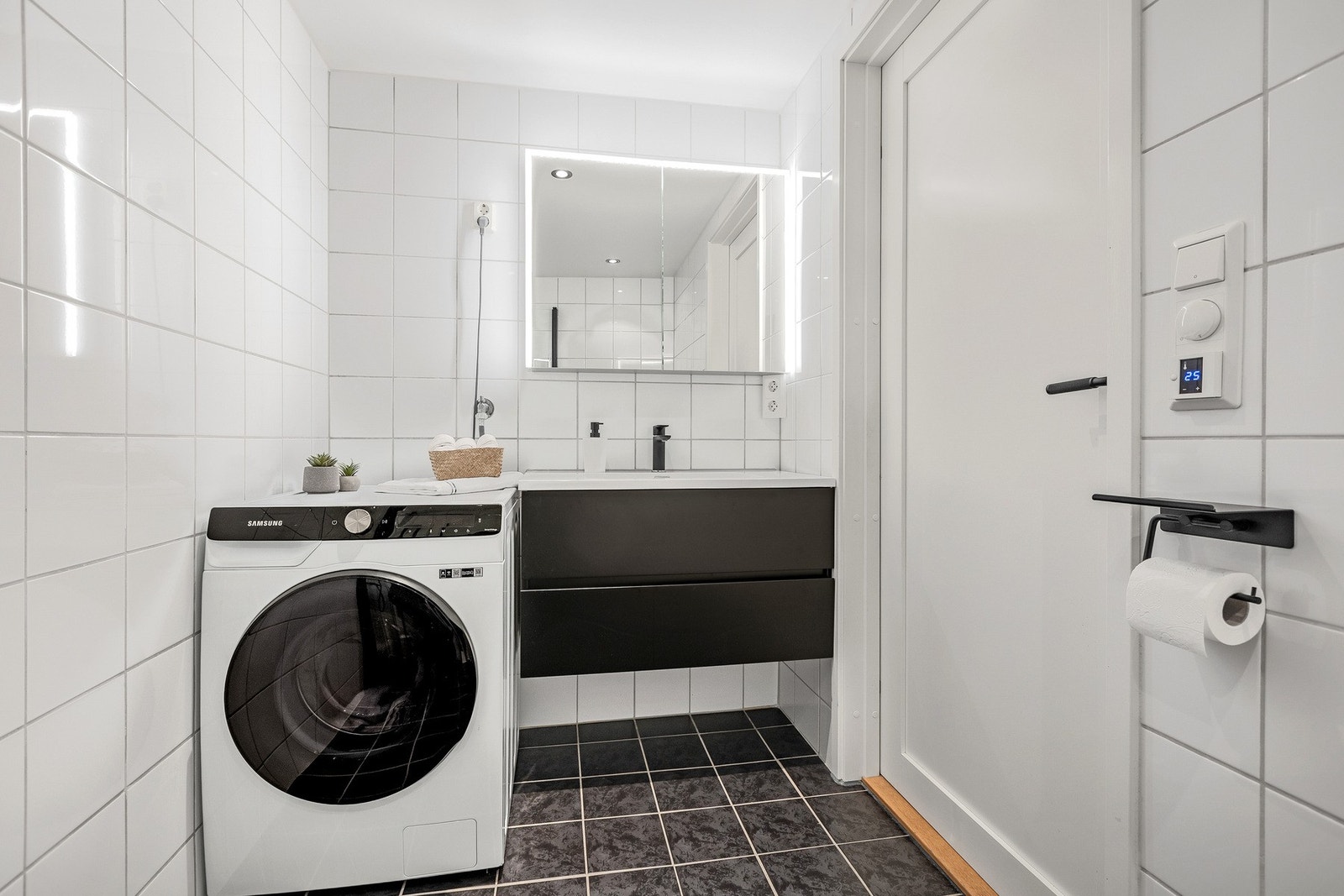 Flislagt bad med varmekabler i gulv. Galleribilde