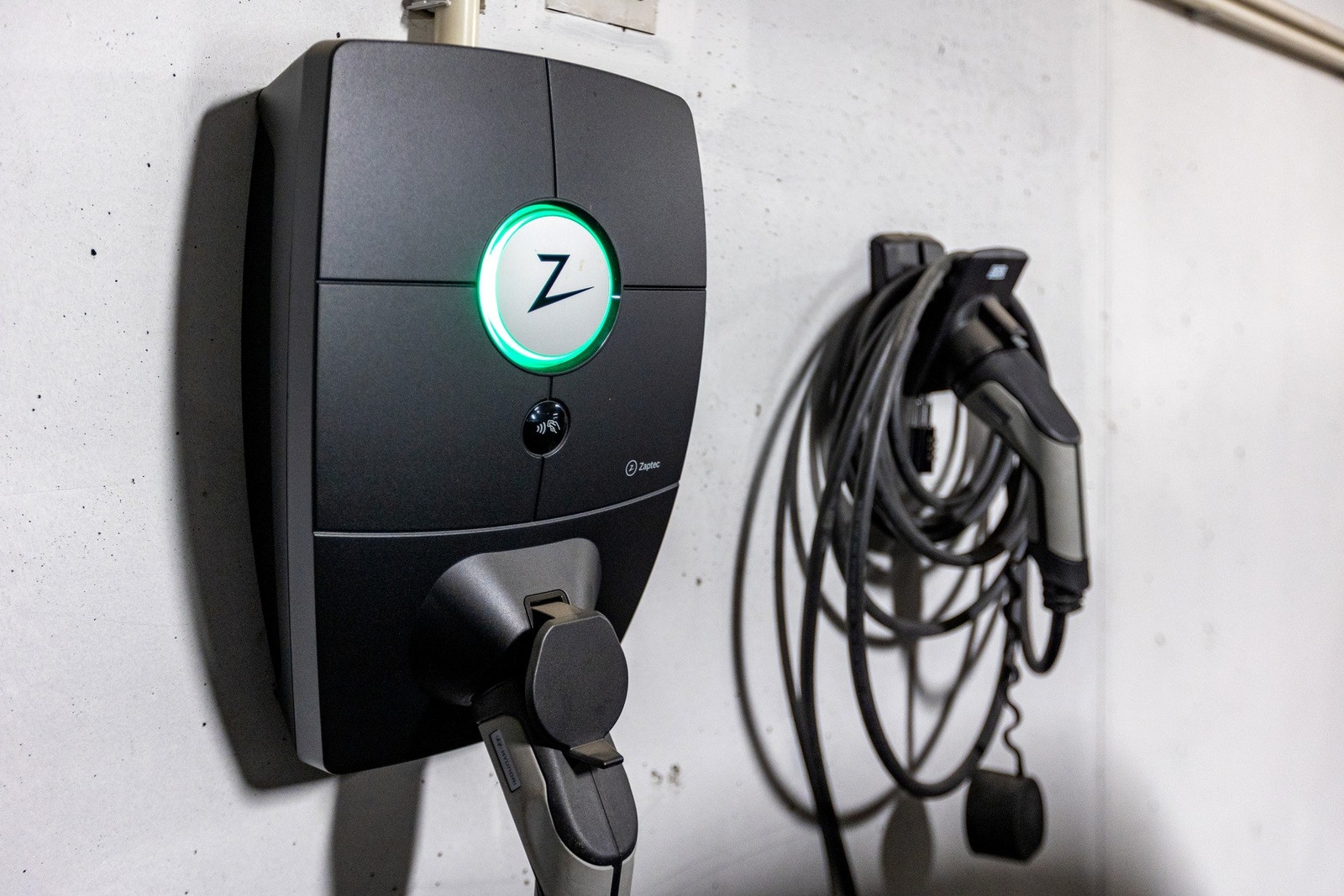 Billader i garasjekjeller. Galleribilde