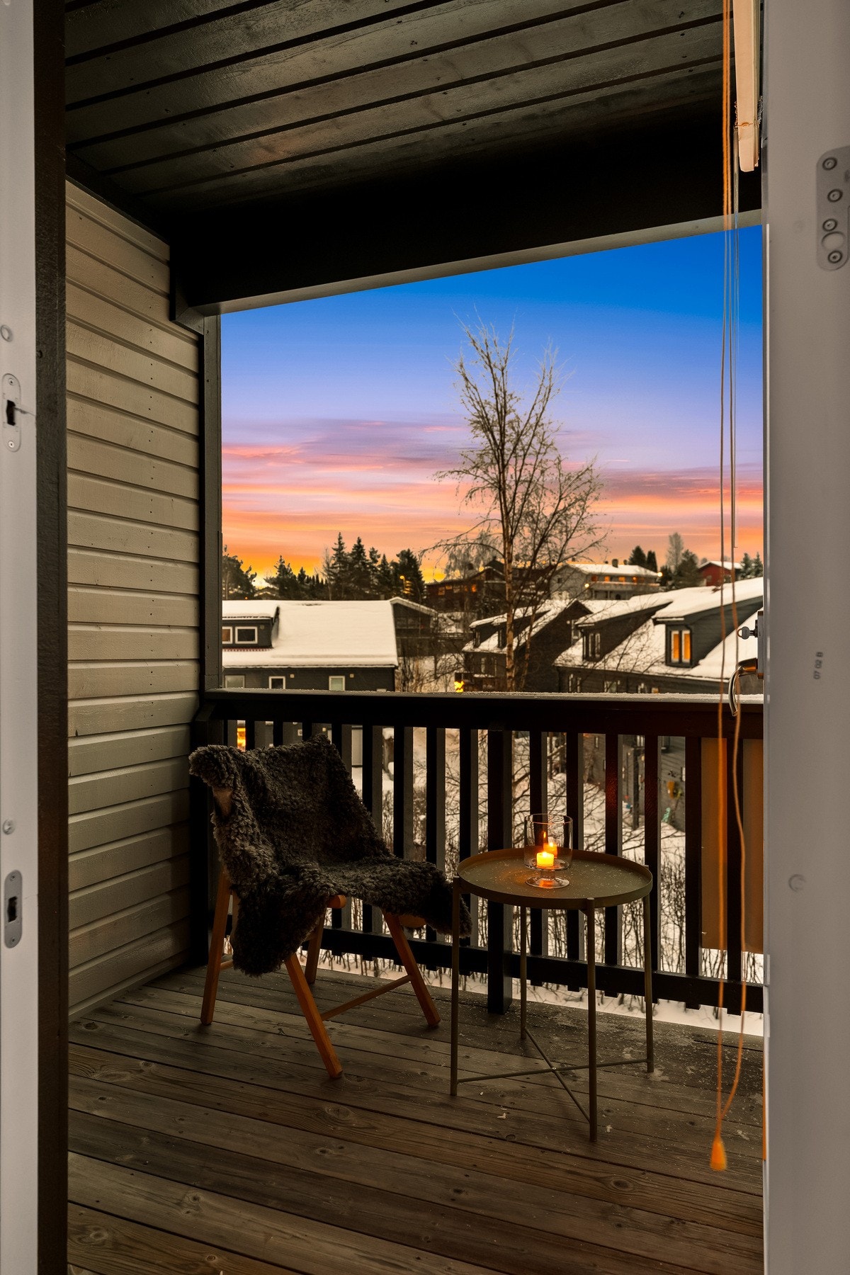 Fra hovedsoverommet er det utgang til en balkong på ca. 5 kvm. Galleribilde