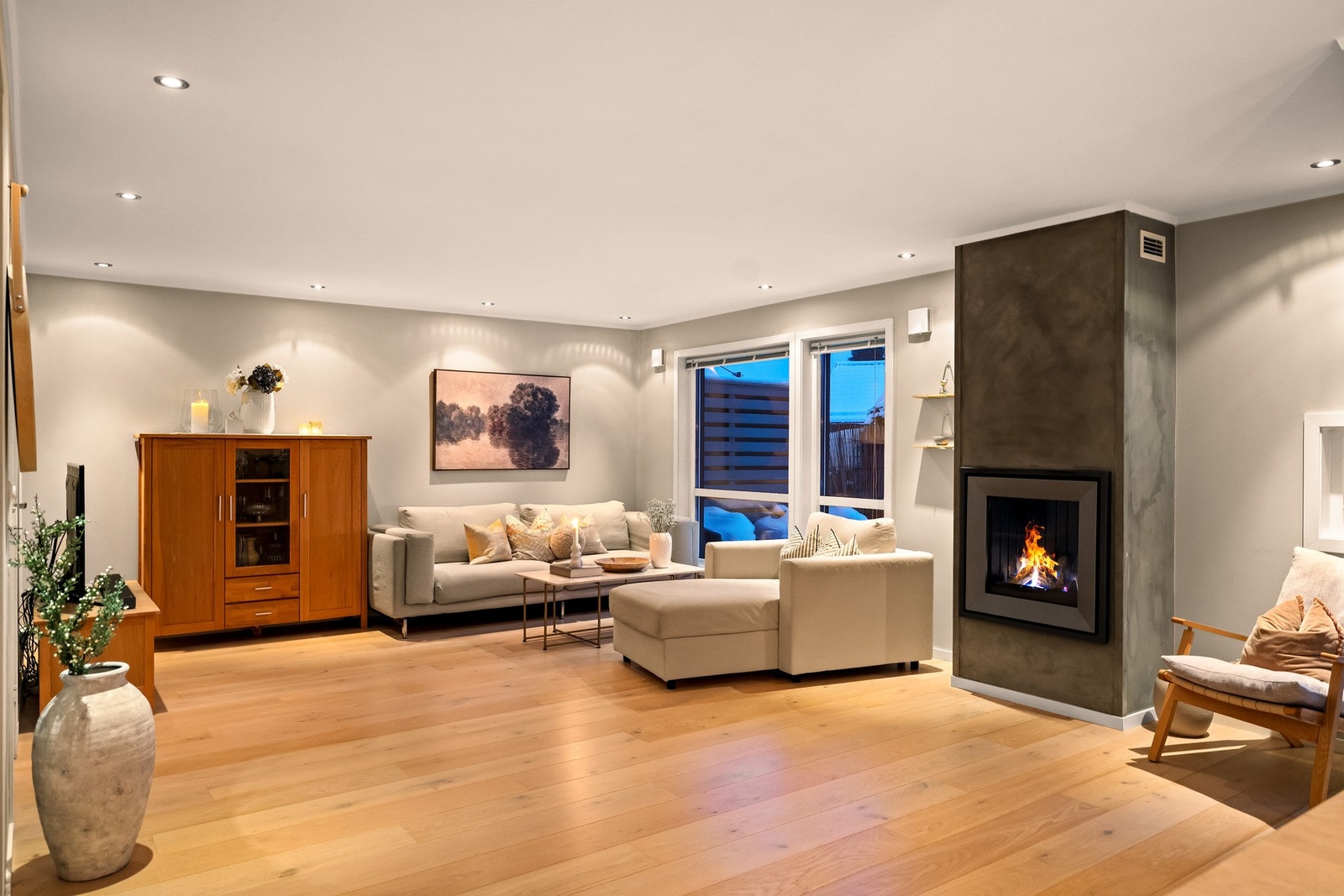 Her er det god plass til både sofagruppe og spisestue. Galleribilde