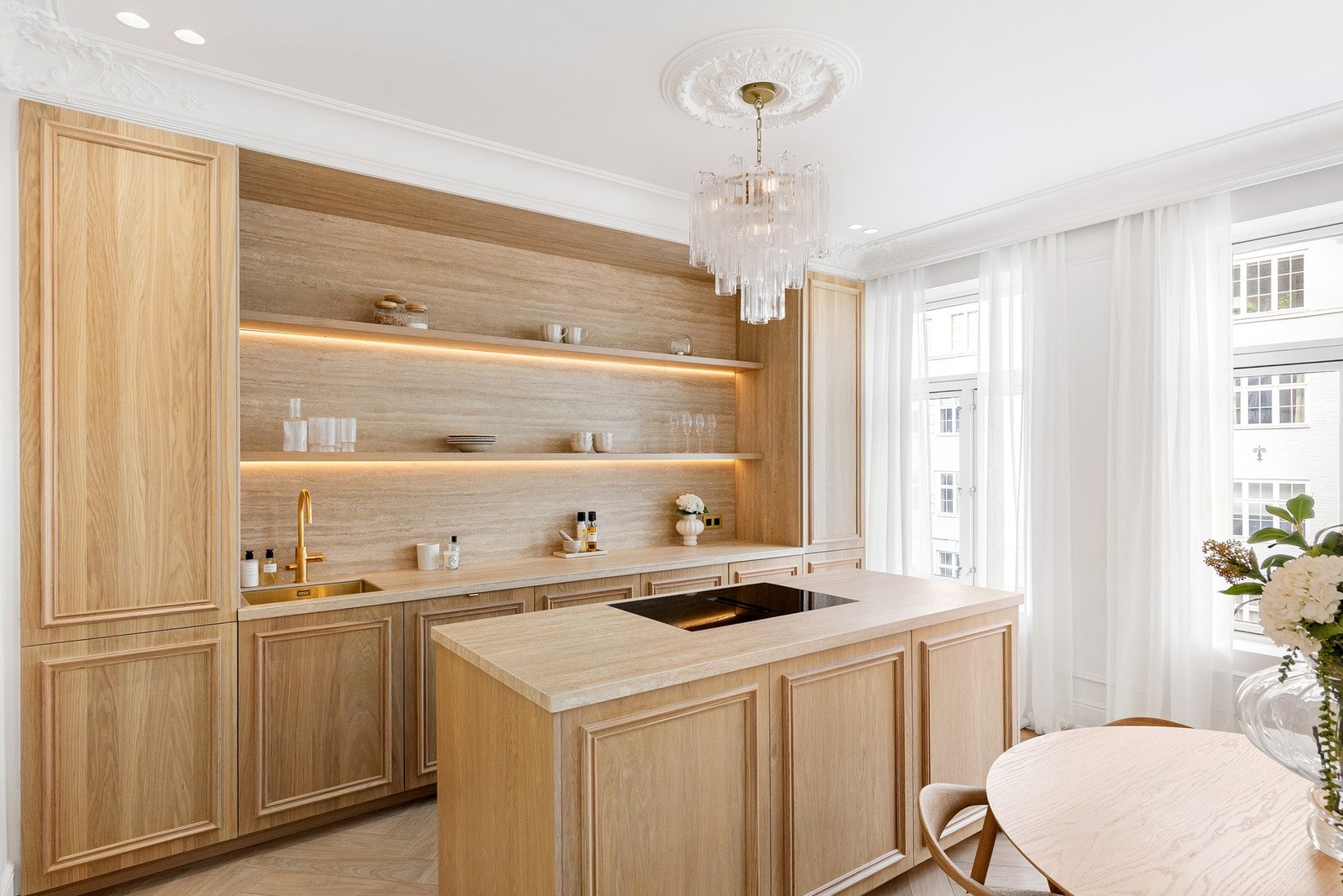 Nydelige materialvalg og gjennomførte nisjeløsninger. Galleribilde