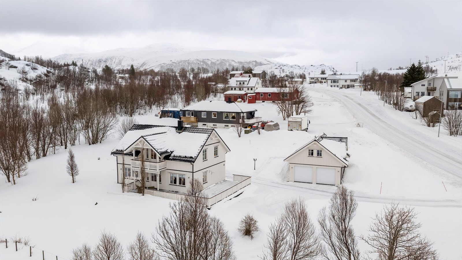 Området byr på et nydelig turterreng- her kan du spenne på deg ski eller tursko og gå rett til topps. Galleribilde
