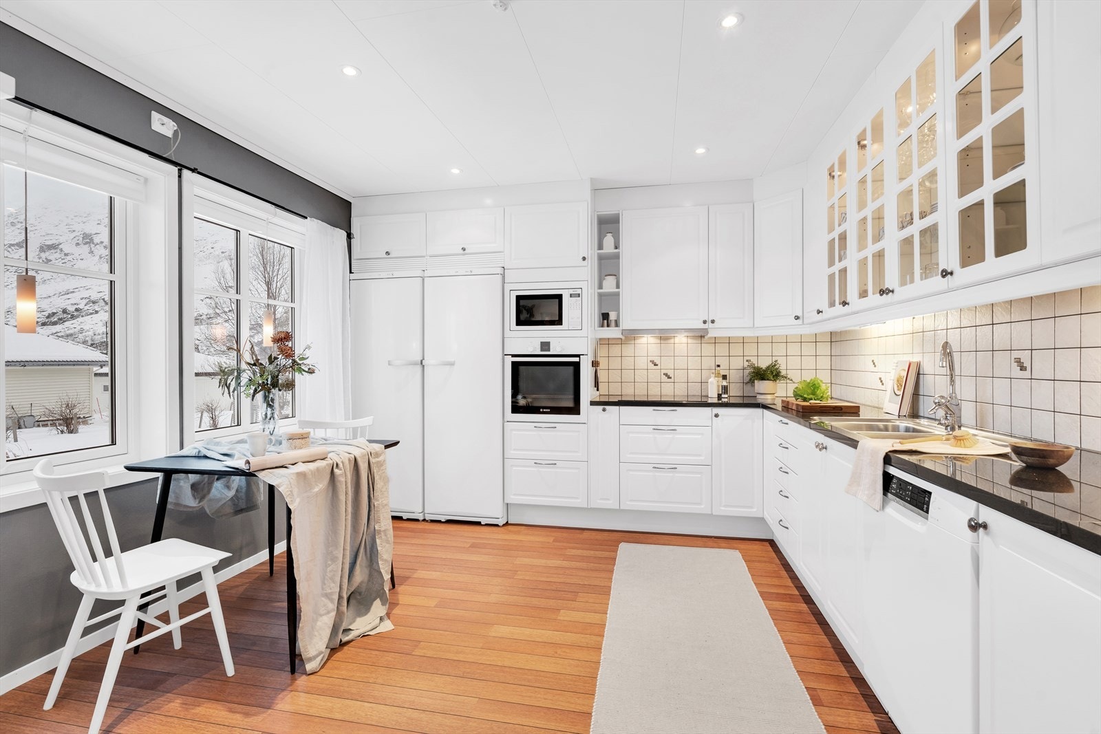 Spisegruppen finner sin naturlige plass like ved kjøkkenet. Galleribilde