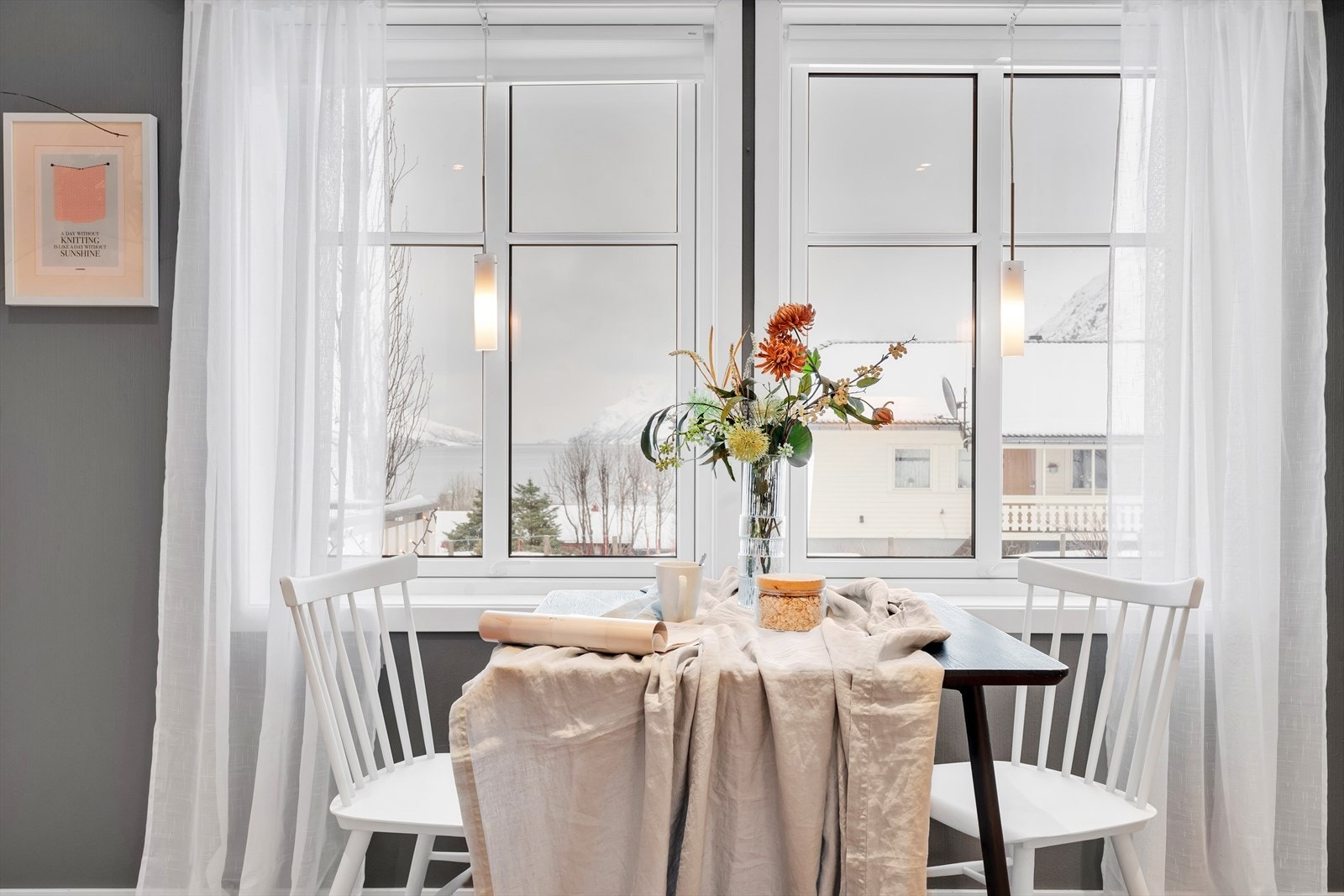 Her kan du nyte et fortreffelig måltid med nydelig utsikt fra kjøkkenvinduet. Galleribilde