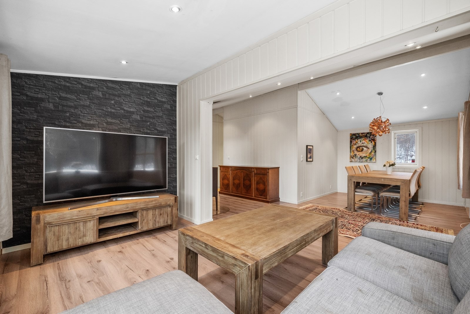 Det er kort avstand til sjøen, og du er omkranset av flotte turmuligheter Galleribilde